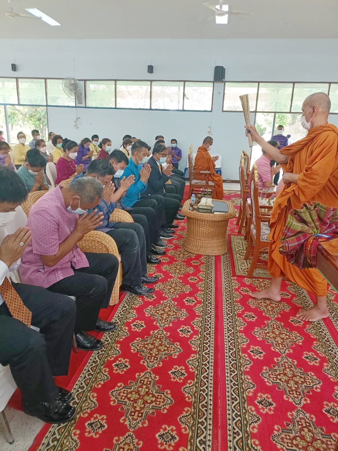 ผู้ว่าฯมหาสารคาม ร่วมเป็นเจ้าภาพทอดผ้าป่าสามัคคีซ่อมแซมบ้านผู้ยากไร้ แก้จนด้านที่อยู่อาศัย เพื่อคนอำเภอเชียงยืน จังหวัดมหาสารคาม