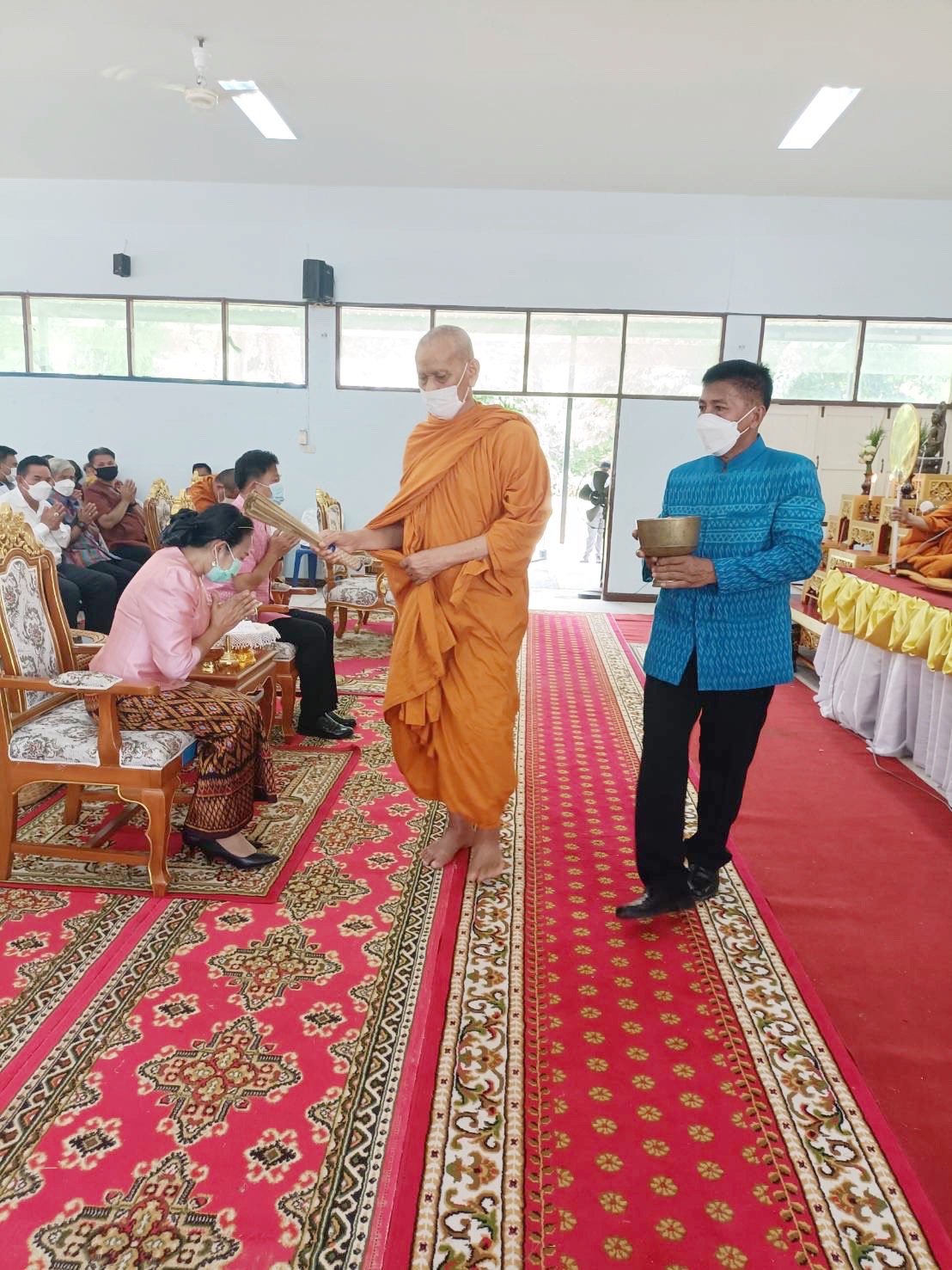 ผู้ว่าฯมหาสารคาม ร่วมเป็นเจ้าภาพทอดผ้าป่าสามัคคีซ่อมแซมบ้านผู้ยากไร้ แก้จนด้านที่อยู่อาศัย เพื่อคนอำเภอเชียงยืน จังหวัดมหาสารคาม