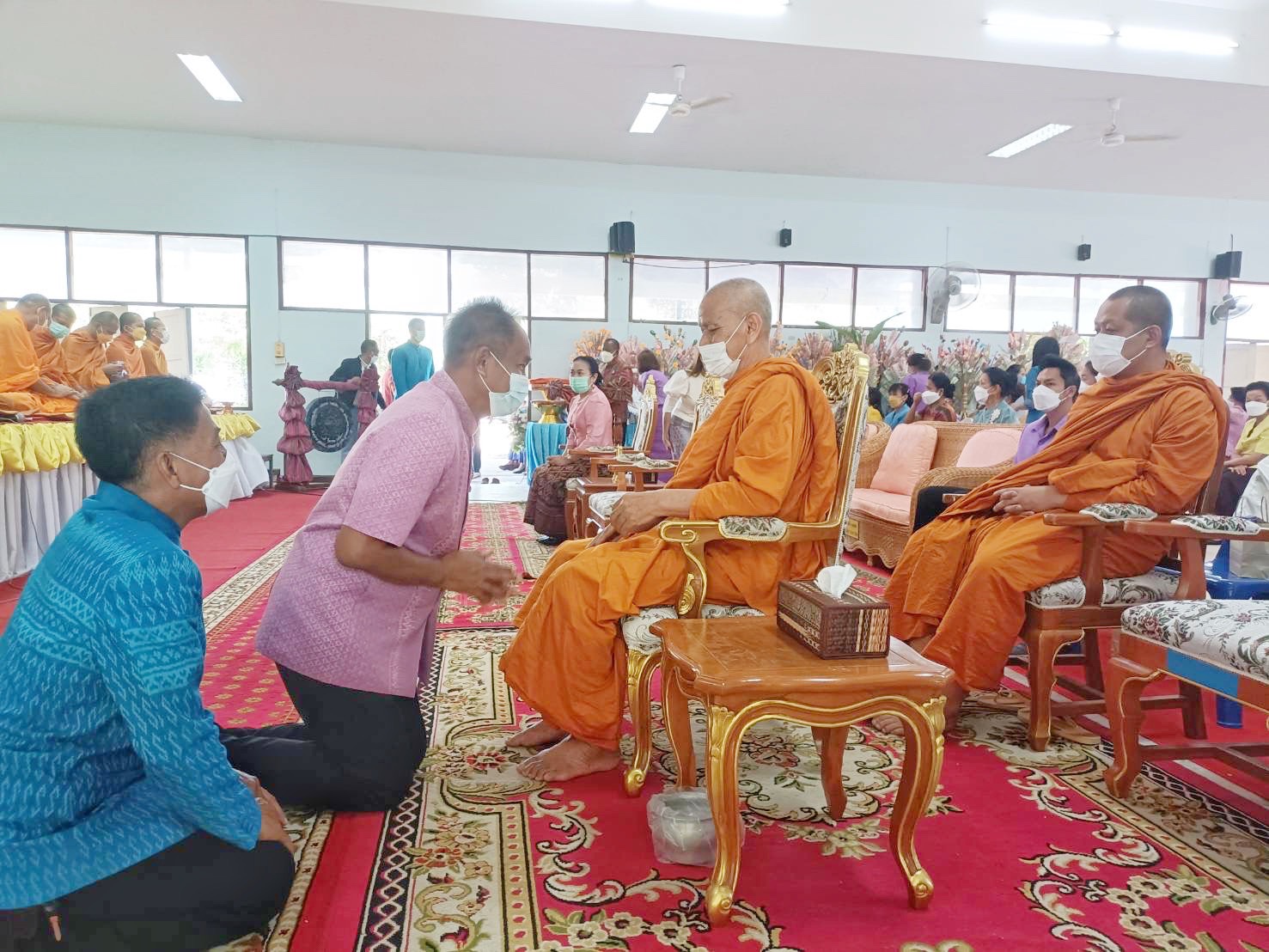 ผู้ว่าฯมหาสารคาม ร่วมเป็นเจ้าภาพทอดผ้าป่าสามัคคีซ่อมแซมบ้านผู้ยากไร้ แก้จนด้านที่อยู่อาศัย เพื่อคนอำเภอเชียงยืน จังหวัดมหาสารคาม
