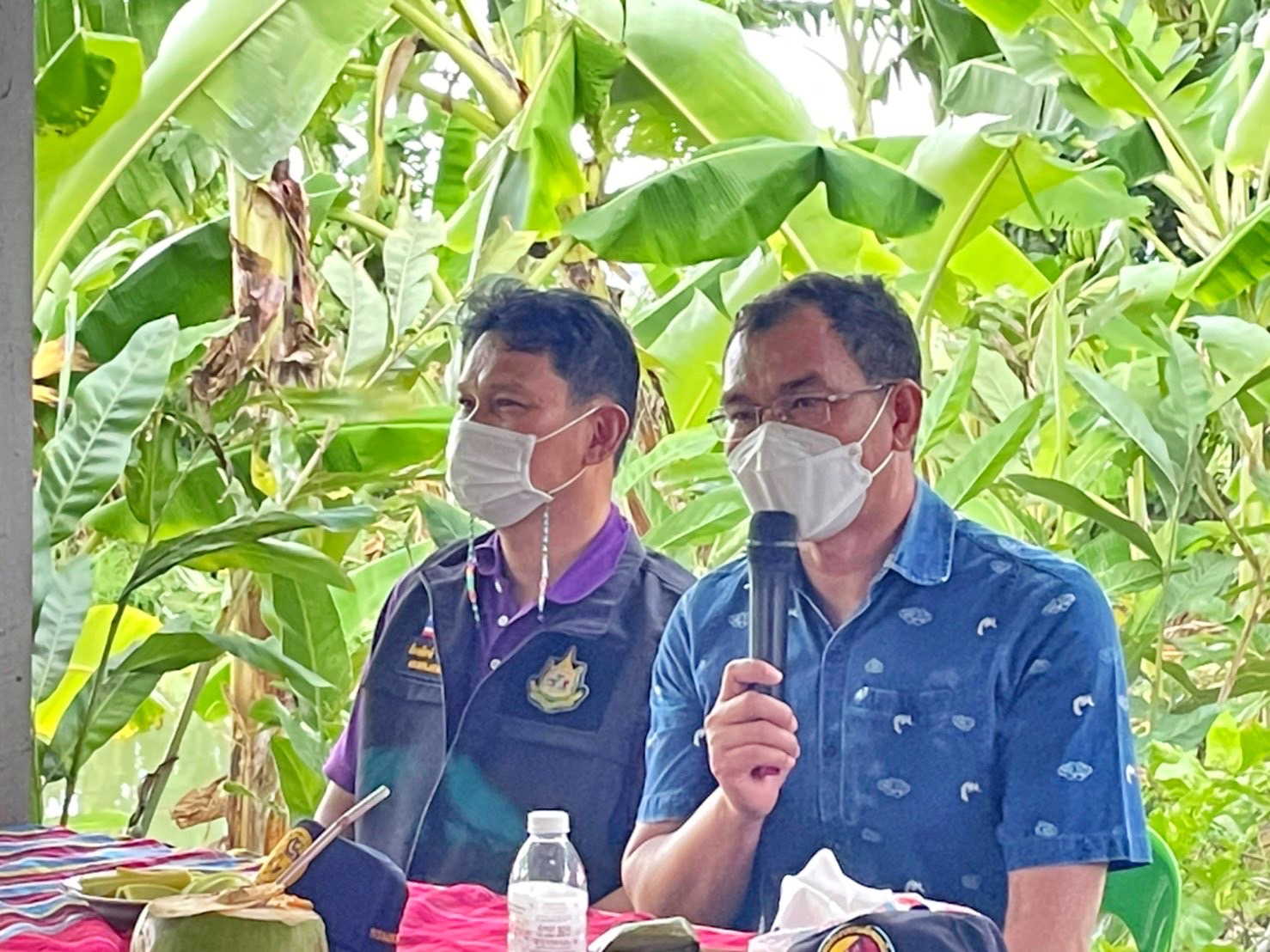 ? ผู้ว่าฯ มหาสารคาม นำทีมหัวหน้าส่วนราชการลงพื้นที่เยี่ยมเยียนให้กำลังใจ ครัวเรือนต้นแบบโคกหนองนาพัฒนาชุมชน อำเภอกุดรัง จังหวัดมหาสารคาม