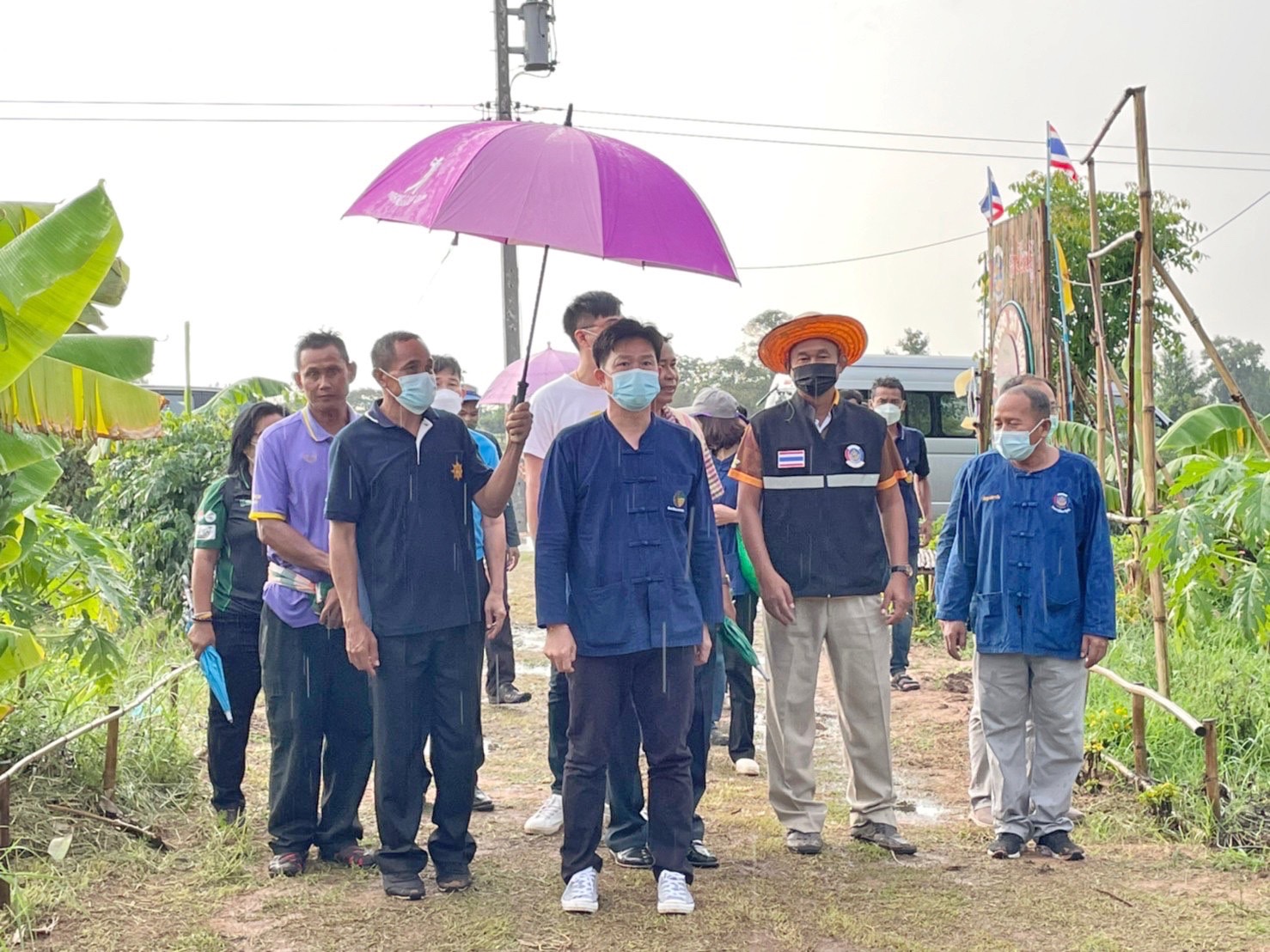 ? ผู้ว่าฯ มหาสารคาม นำทีมหัวหน้าส่วนราชการลงพื้นที่เยี่ยมเยียนให้กำลังใจ ครัวเรือนต้นแบบโคกหนองนาพัฒนาชุมชน อำเภอบรบือ จังหวัดมหาสารคาม