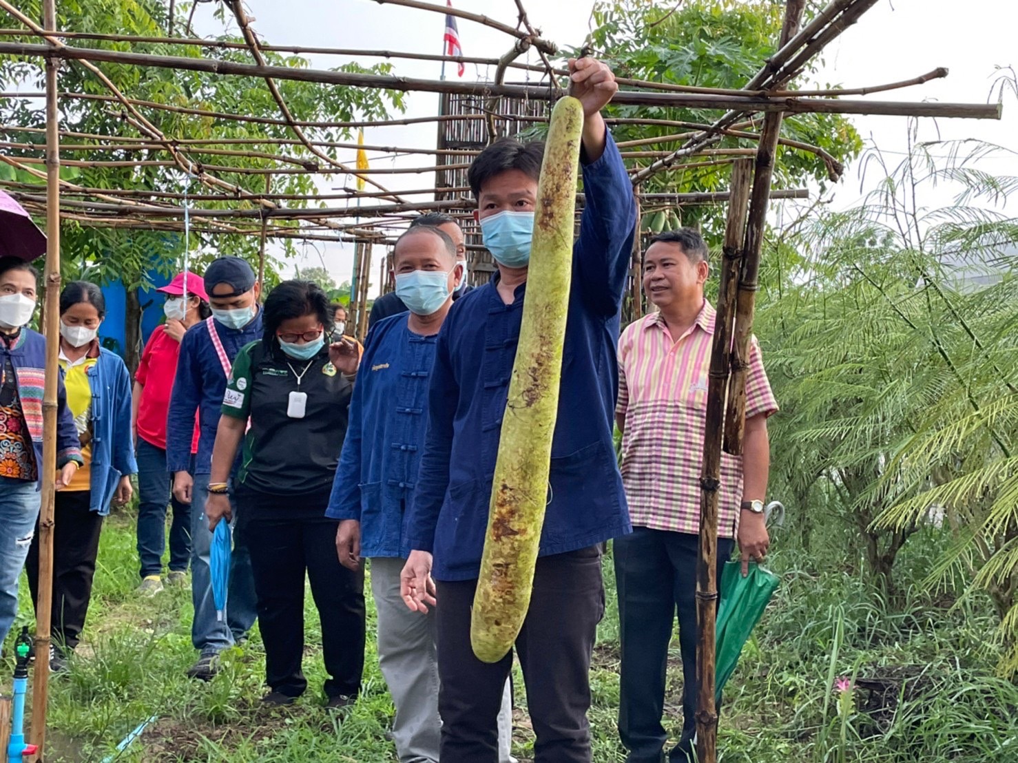 ? ผู้ว่าฯ มหาสารคาม นำทีมหัวหน้าส่วนราชการลงพื้นที่เยี่ยมเยียนให้กำลังใจ ครัวเรือนต้นแบบโคกหนองนาพัฒนาชุมชน อำเภอบรบือ จังหวัดมหาสารคาม