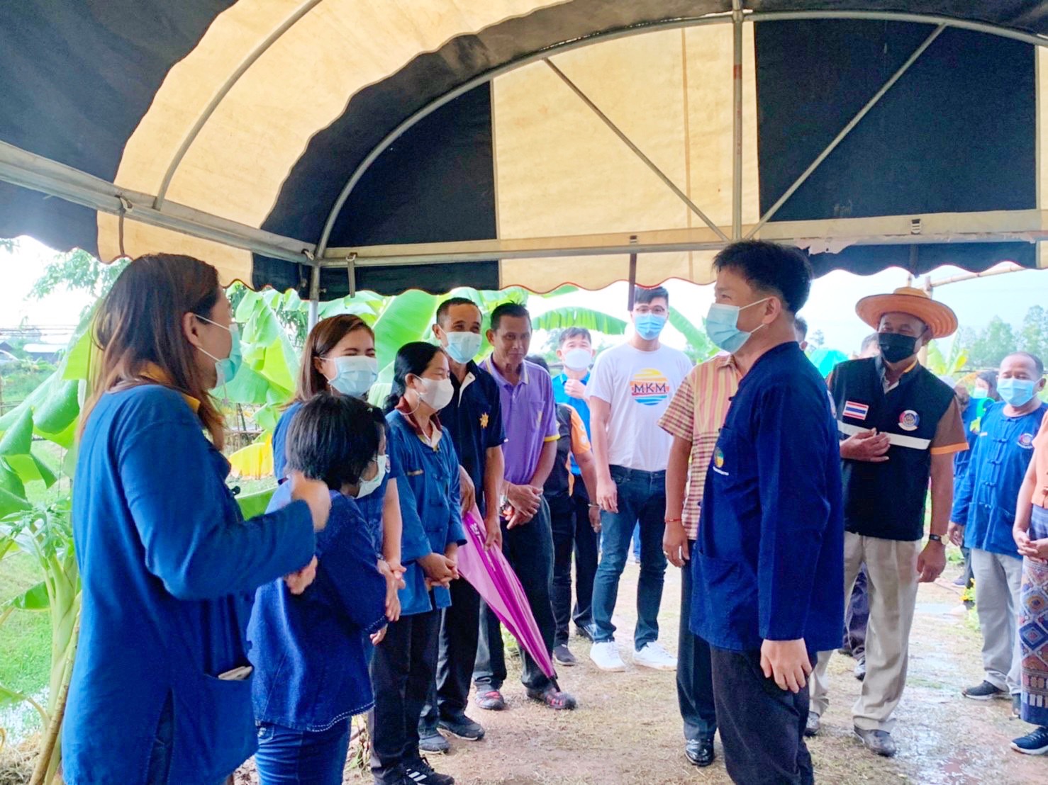 ? ผู้ว่าฯ มหาสารคาม นำทีมหัวหน้าส่วนราชการลงพื้นที่เยี่ยมเยียนให้กำลังใจ ครัวเรือนต้นแบบโคกหนองนาพัฒนาชุมชน อำเภอบรบือ จังหวัดมหาสารคาม