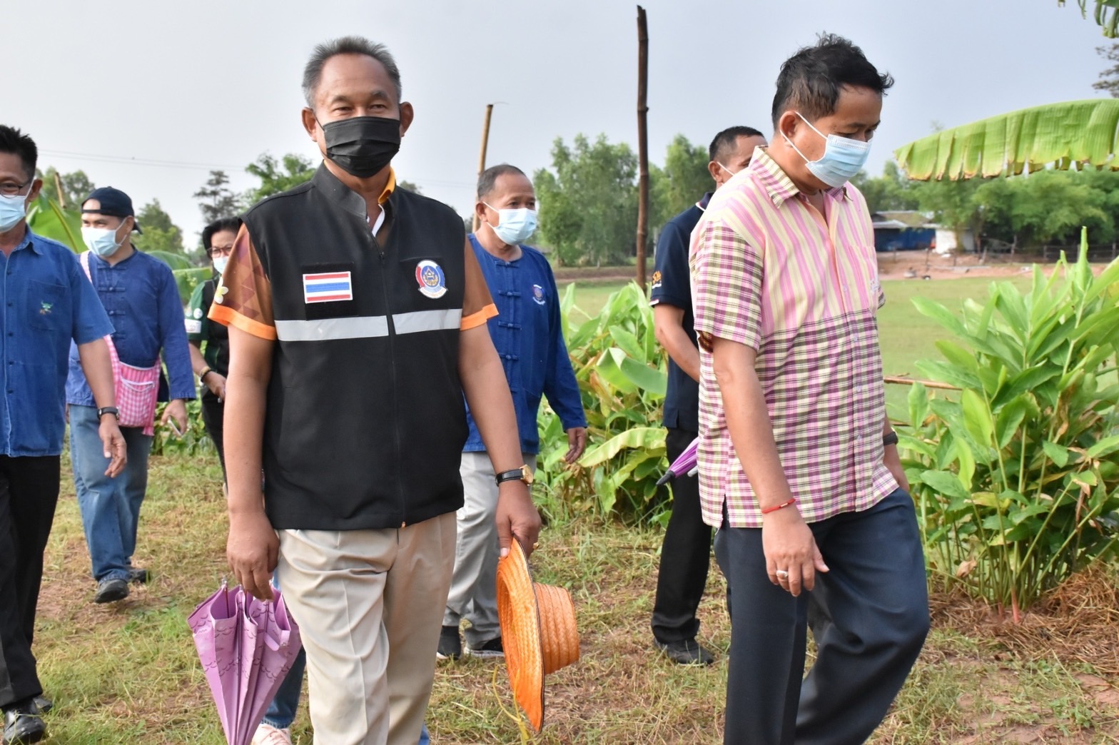 ? ผู้ว่าฯ มหาสารคาม นำทีมหัวหน้าส่วนราชการลงพื้นที่เยี่ยมเยียนให้กำลังใจ ครัวเรือนต้นแบบโคกหนองนาพัฒนาชุมชน อำเภอบรบือ จังหวัดมหาสารคาม