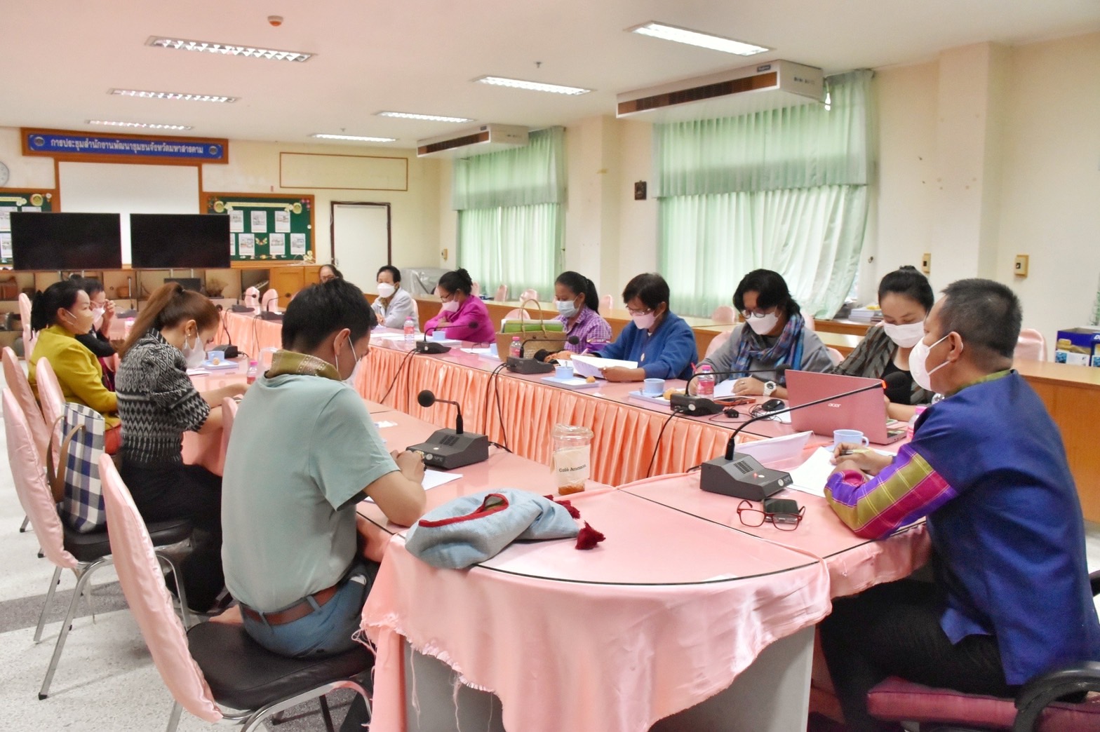 พช.มหาสารคาม ร่วมกับ คณะกรรมการเครือข่าย OTOP จังหวัดมหาสารคาม จัดประชุมเพื่อหารือขับเคลื่อนการดำเนินงาน