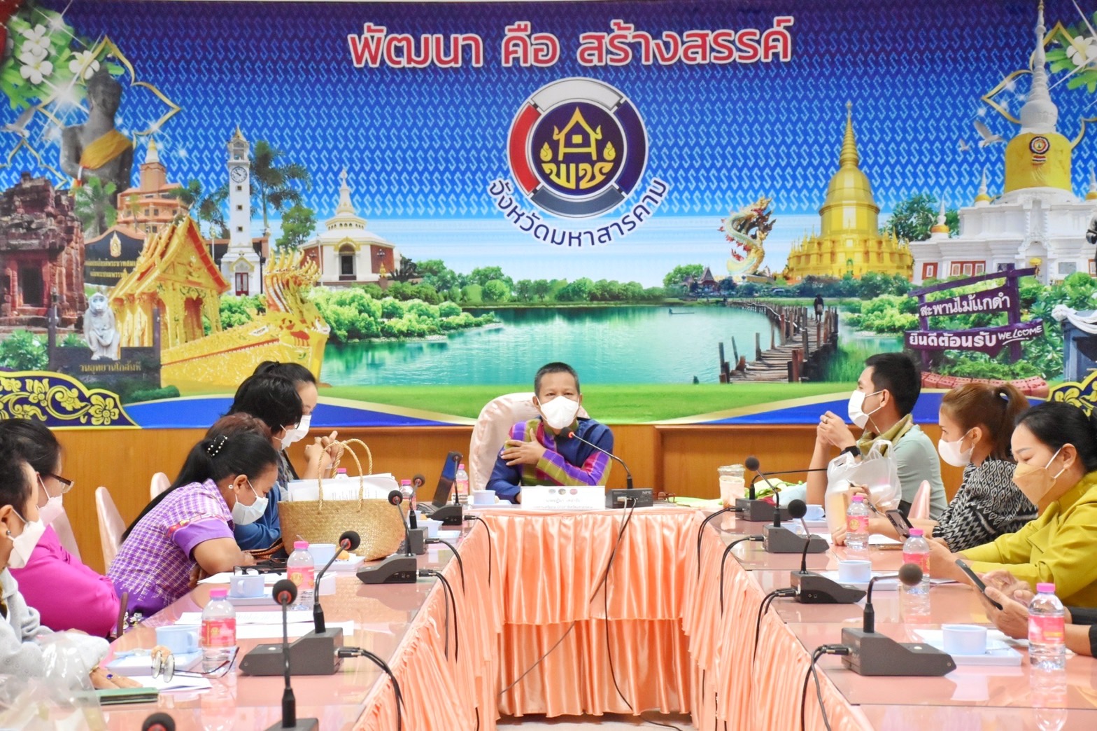 พช.มหาสารคาม ร่วมกับ คณะกรรมการเครือข่าย OTOP จังหวัดมหาสารคาม จัดประชุมเพื่อหารือขับเคลื่อนการดำเนินงาน