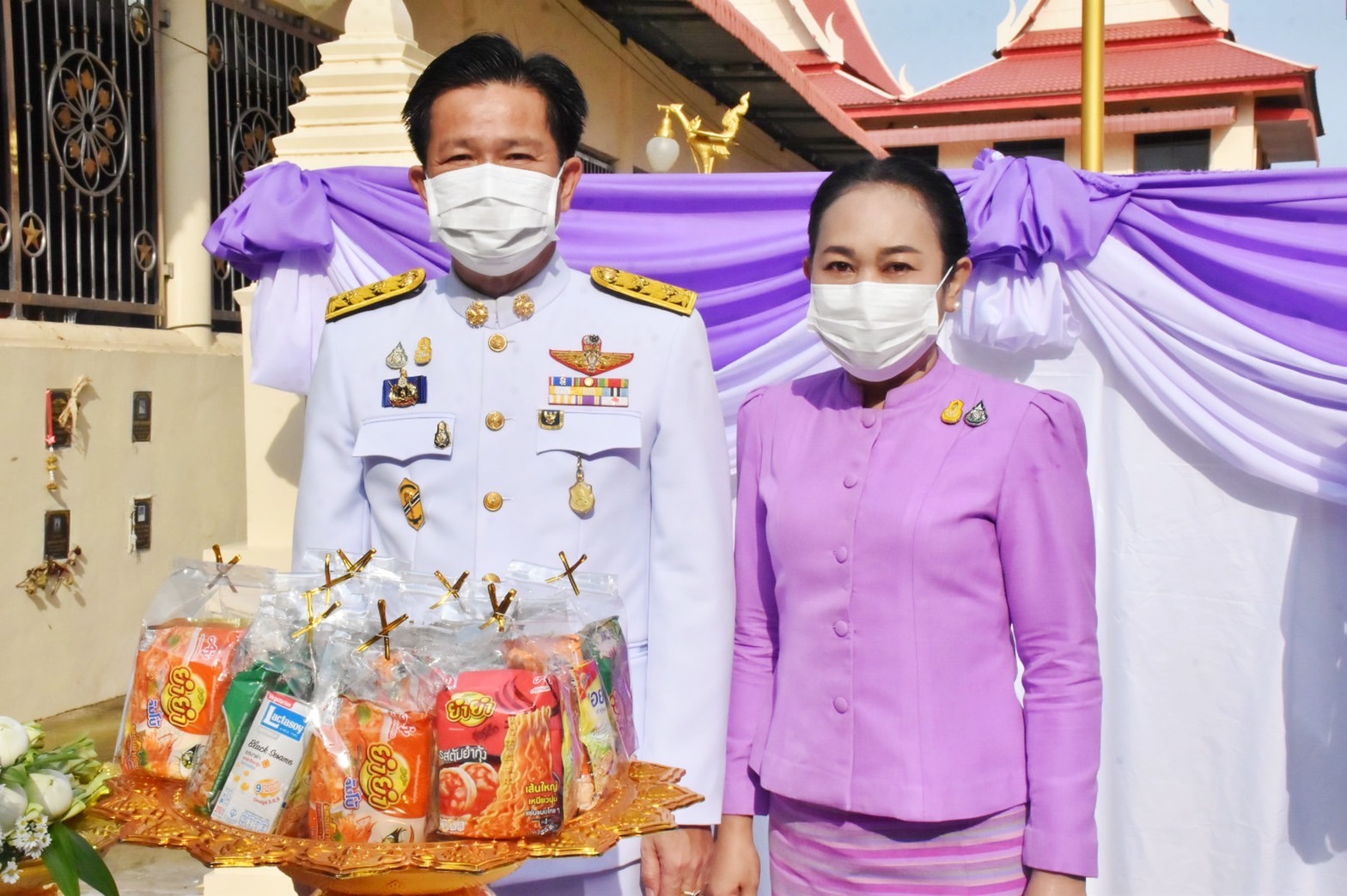 พช.มหาสารคาม ร่วมพิธีทำบุญตักบาตรถวายพระราชกุศลสมเด็จพระนางเจ้าฯ พระบรมราชินี เนื่องในโอกาสวันเฉลิมพระชนมพรรษา 3 มิถุนายน 2565