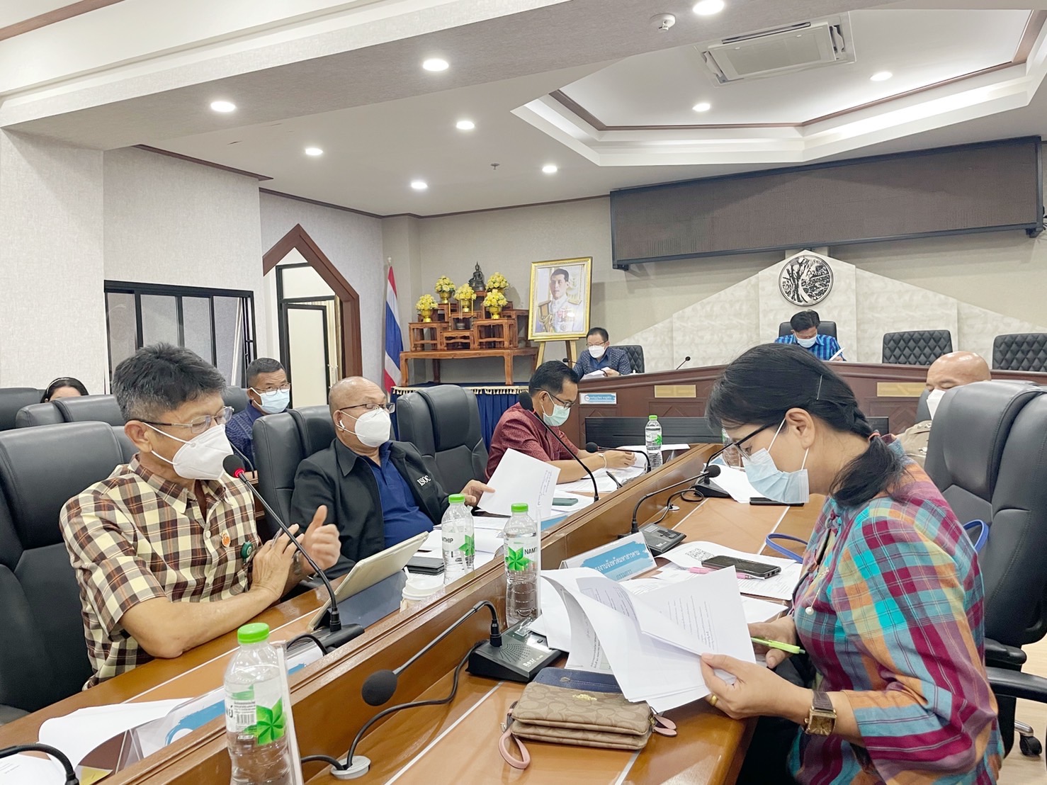 ผู้ว่าราชการจังหวัดมหาสารคาม นำทีมประชุมคณะกรรมการบริหารศูนย์อำนวยการขจัดความยากจนและพัฒนาคนทุกช่วงวัยอย่างยั่งยืนตามหลักปรัชญาของเศรษฐกิจพอเพียงจังหวัดมหาสารคาม (คจพ.จ) ครั้งที่ 4/2565 พร้อมผนึกกำลังขับเคลื่อนขจัดจนเพื่อคนมหาสารคาม