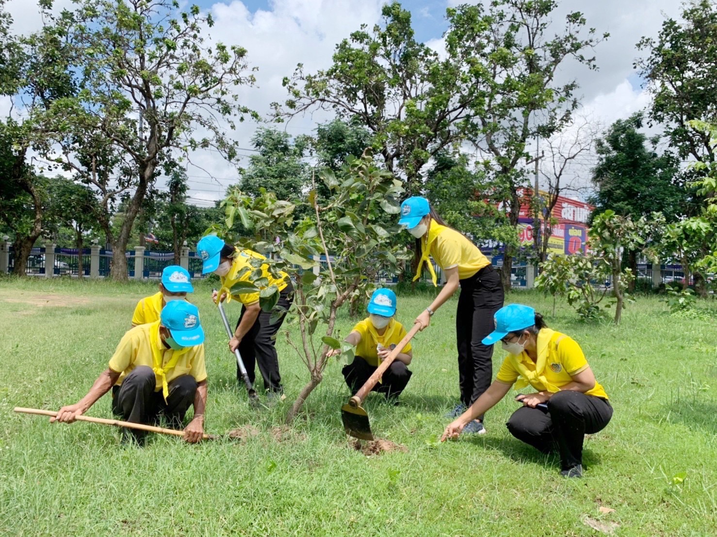 พช.มหาสารคาม ร่วมกิจกรรมจิตอาสาเฉลิมพระเกียรติสมเด็จพระนางเจ้าฯ พระบรมราชินี เนื่องในโอกาสวันเฉลิมพระชนมพรรษา 3 มิถุนายน 2565