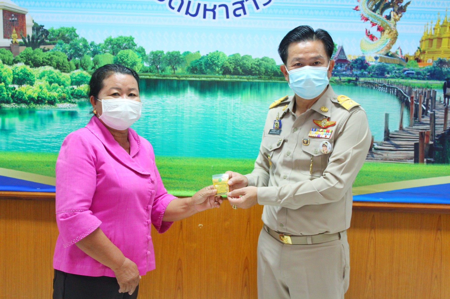 พช.มหาสารคามประชุมการจัดงานกาชาดและมหกรรมมหาสารคามเมืองแห่งสินค้าดี ก้าวสู่สากล ประจำปี ๒๕๖๕ และการประกวดผ้าลายพระราชทาน ผ้าขิดลายนารีรัตนราชกัญญา