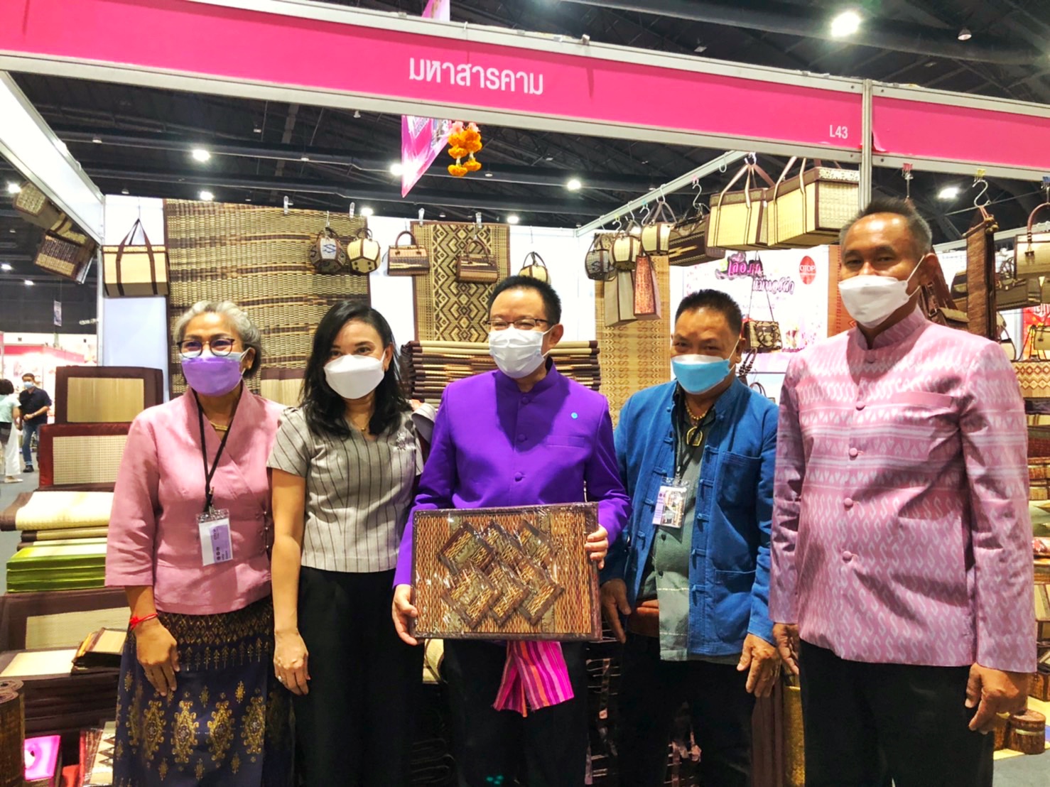 จังหวัดมหาสารคาม ร่วมพิธีเปิดงาน OTOP Midyear 2022 “สุขช้อป สุขใจ สุขทั่วไทยรวมไว้ในที่เดียว” พร้อมเยี่ยมให้กำลังใจและอุดหนุนผู้ประกอบการจังหวัดมหาสารคาม