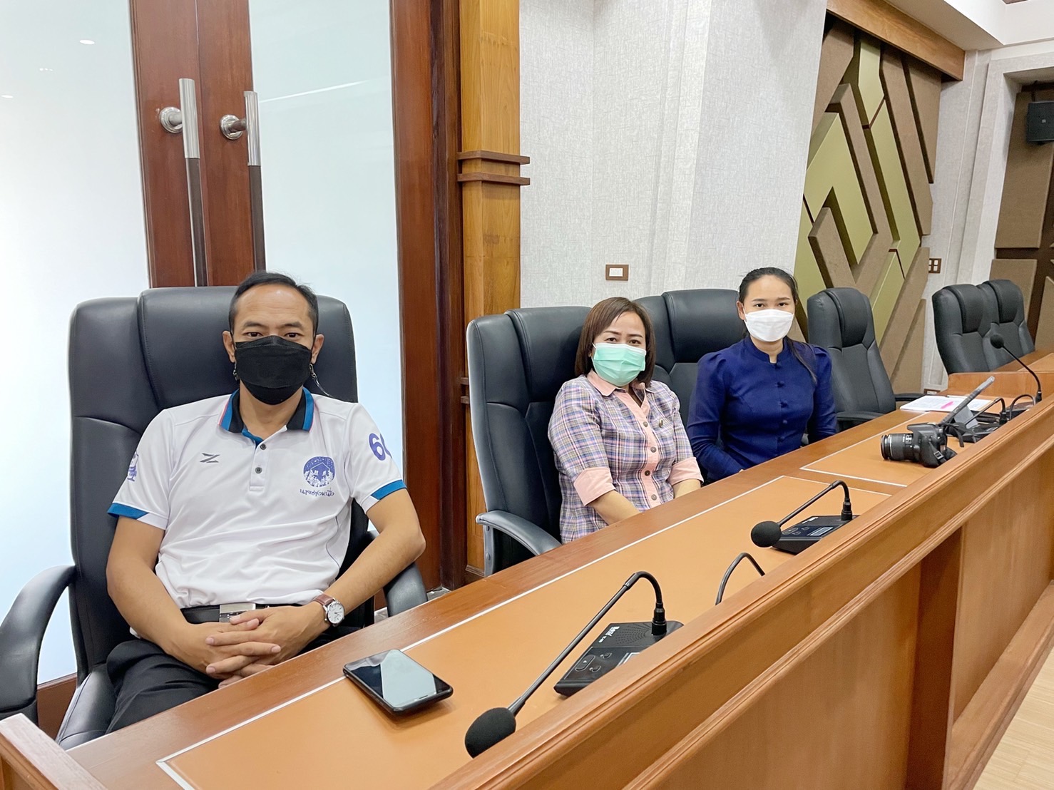 ผู้ว่าราชการจังหวัดมหาสารคาม นำทีมประชุมคณะกรรมการบริหารศูนย์อำนวยการขจัดความยากจนและพัฒนาคนทุกช่วงวัยอย่างยั่งยืนตามหลักปรัชญาของเศรษฐกิจพอเพียงจังหวัดมหาสารคาม (คจพ.จ) ครั้งที่ 4/2565 พร้อมผนึกกำลังขับเคลื่อนขจัดจนเพื่อคนมหาสารคาม