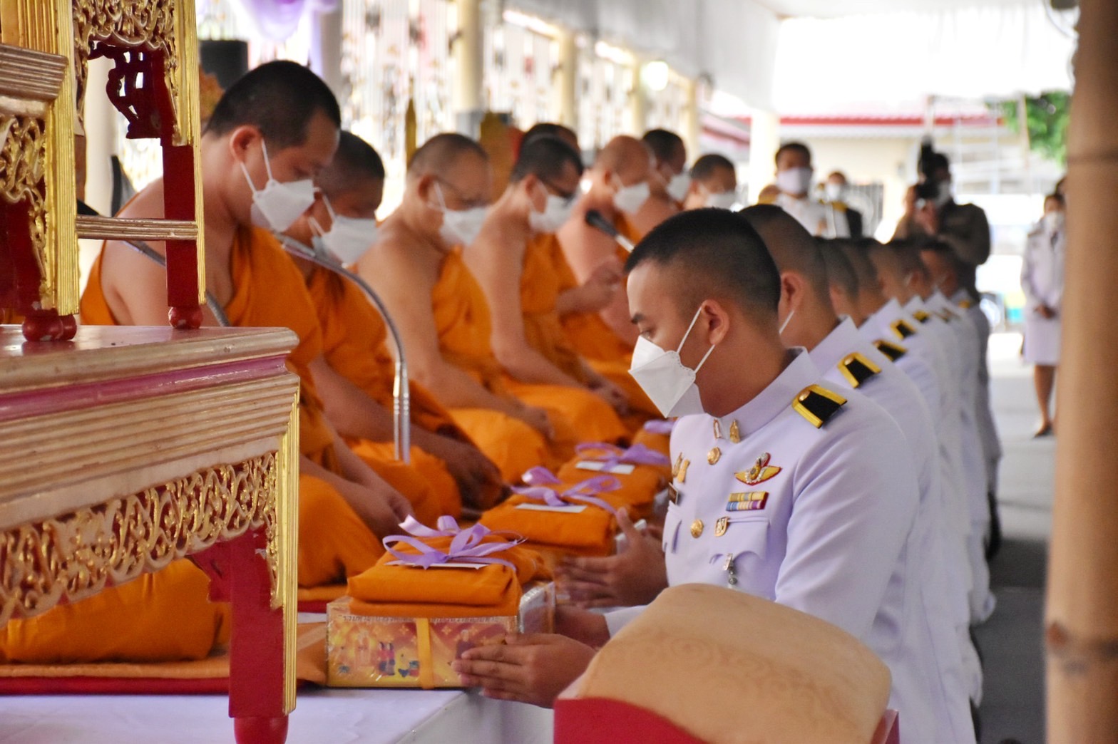 พช.มหาสารคาม ร่วมพิธีทำบุญตักบาตรถวายพระราชกุศลสมเด็จพระนางเจ้าฯ พระบรมราชินี เนื่องในโอกาสวันเฉลิมพระชนมพรรษา 3 มิถุนายน 2565