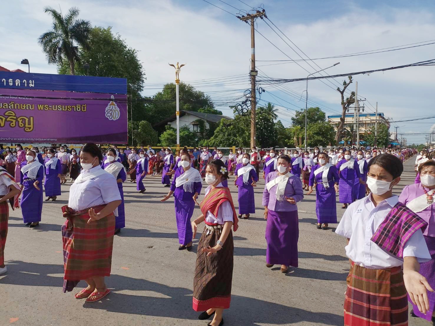 พช.มหาสารคาม “ร่วมพิธีรำเฉลิมพระเกียรติสมเด็จพระนางเจ้าสุทิดา พัชรสุธาพิมลลักษณ พระบรมราชินี เนื่องในวันเฉลิมพระชนพรรษา 44 พรรษา 3 มิถุนายน 2565”