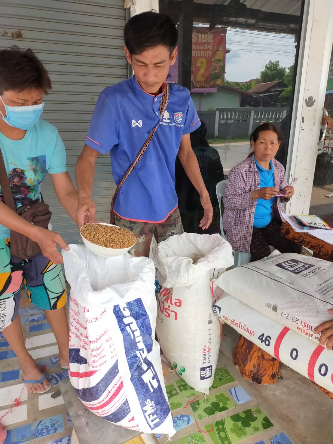 บริษัท ประชารัฐรักสามัคคีมหาสารคาม (วิสาหกิจเพื่อสังคม) จำกัด สนับสนุนการดำเนินงานการพัฒนาเศรษฐกิจฐานรากและประชารัฐกลุ่มผู้ปลูกมันแกวและหัวไชเท้า จังหวัดมหาสารคาม
