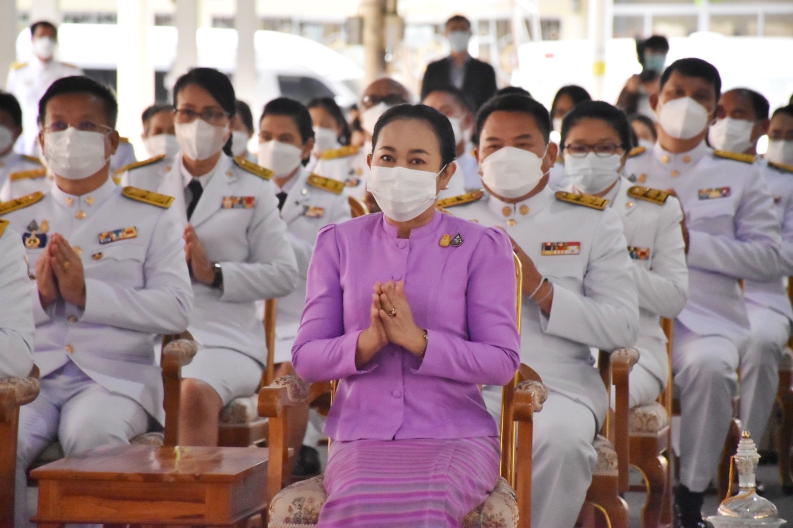 พช.มหาสารคาม ร่วมพิธีทำบุญตักบาตรถวายพระราชกุศลสมเด็จพระนางเจ้าฯ พระบรมราชินี เนื่องในโอกาสวันเฉลิมพระชนมพรรษา 3 มิถุนายน 2565