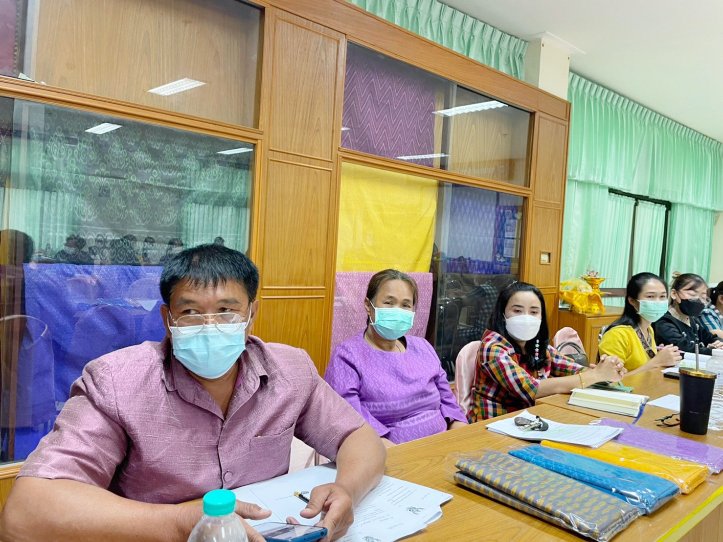 พช.มหาสารคามประชุมการจัดงานกาชาดและมหกรรมมหาสารคามเมืองแห่งสินค้าดี ก้าวสู่สากล ประจำปี ๒๕๖๕ และการประกวดผ้าลายพระราชทาน ผ้าขิดลายนารีรัตนราชกัญญา