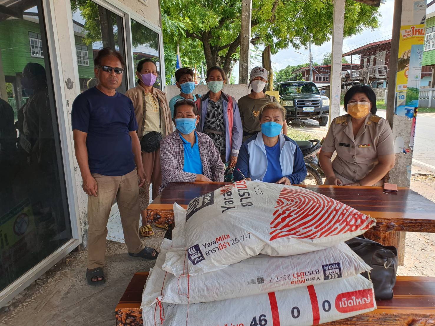 บริษัท ประชารัฐรักสามัคคีมหาสารคาม (วิสาหกิจเพื่อสังคม) จำกัด สนับสนุนการดำเนินงานการพัฒนาเศรษฐกิจฐานรากและประชารัฐกลุ่มผู้ปลูกมันแกวและหัวไชเท้า จังหวัดมหาสารคาม