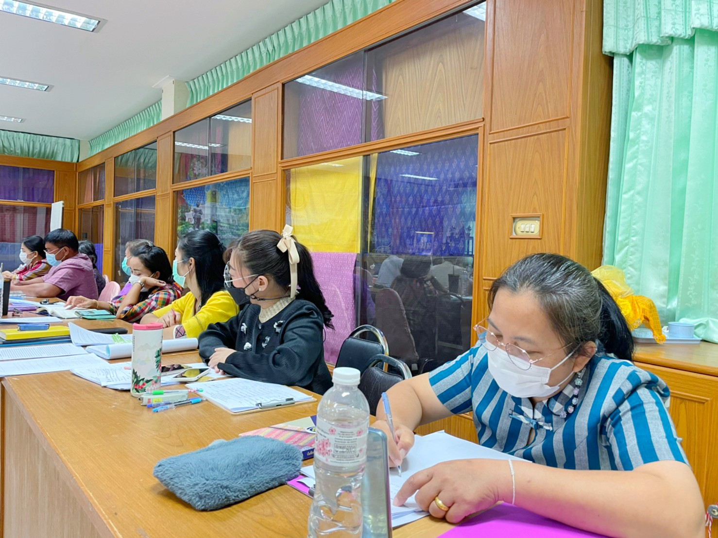 พช.มหาสารคามประชุมการจัดงานกาชาดและมหกรรมมหาสารคามเมืองแห่งสินค้าดี ก้าวสู่สากล ประจำปี ๒๕๖๕ และการประกวดผ้าลายพระราชทาน ผ้าขิดลายนารีรัตนราชกัญญา