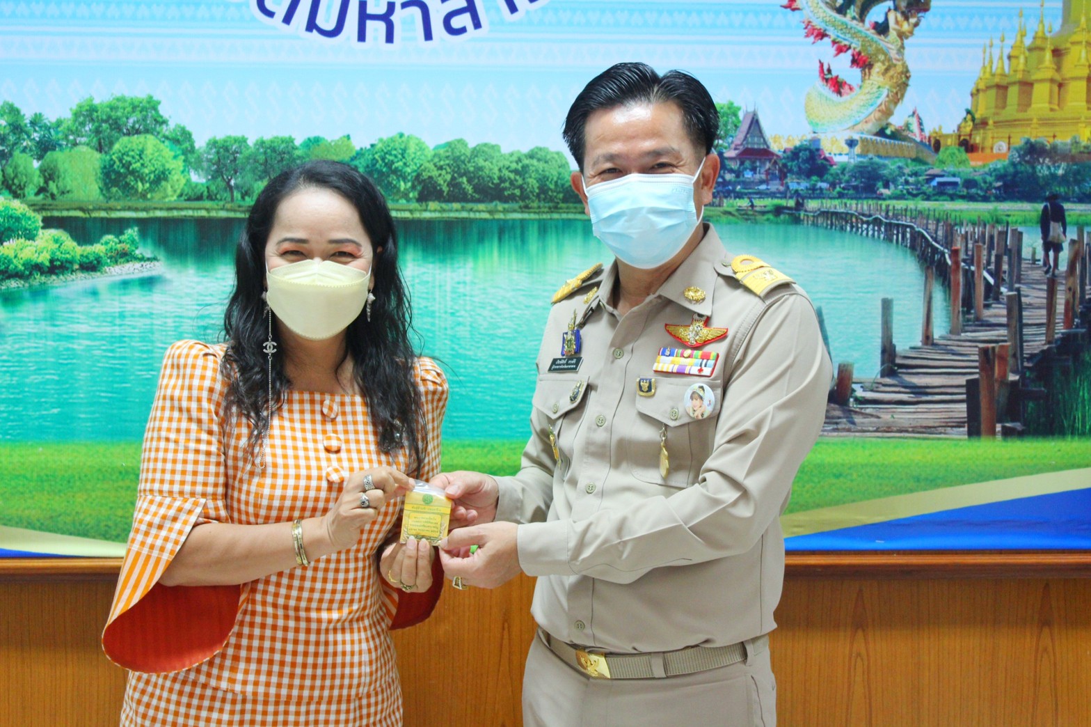 พช.มหาสารคามประชุมการจัดงานกาชาดและมหกรรมมหาสารคามเมืองแห่งสินค้าดี ก้าวสู่สากล ประจำปี ๒๕๖๕ และการประกวดผ้าลายพระราชทาน ผ้าขิดลายนารีรัตนราชกัญญา