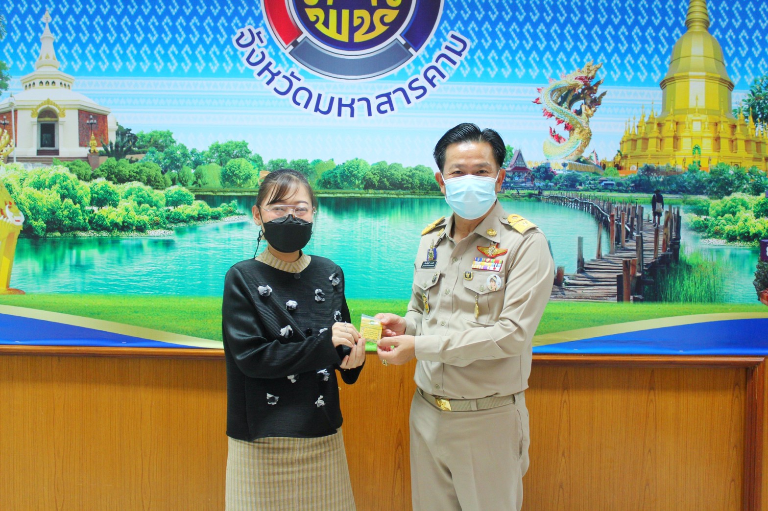 พช.มหาสารคามประชุมการจัดงานกาชาดและมหกรรมมหาสารคามเมืองแห่งสินค้าดี ก้าวสู่สากล ประจำปี ๒๕๖๕ และการประกวดผ้าลายพระราชทาน ผ้าขิดลายนารีรัตนราชกัญญา