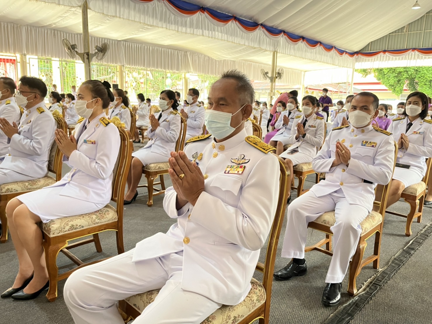 พช.มหาสารคาม ร่วมพิธีทำบุญตักบาตรถวายพระราชกุศลสมเด็จพระนางเจ้าฯ พระบรมราชินี เนื่องในโอกาสวันเฉลิมพระชนมพรรษา 3 มิถุนายน 2565