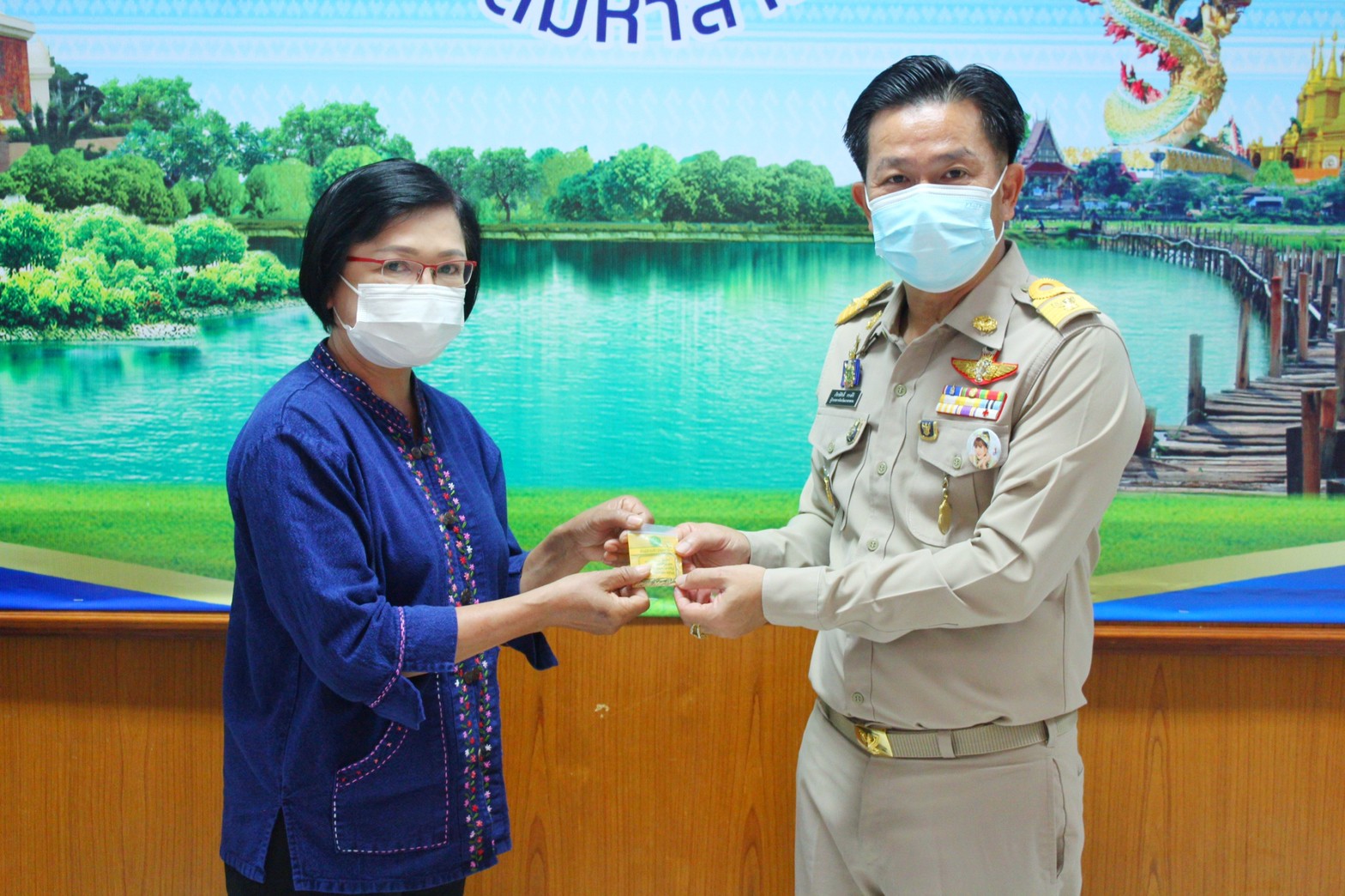 พช.มหาสารคามประชุมการจัดงานกาชาดและมหกรรมมหาสารคามเมืองแห่งสินค้าดี ก้าวสู่สากล ประจำปี ๒๕๖๕ และการประกวดผ้าลายพระราชทาน ผ้าขิดลายนารีรัตนราชกัญญา