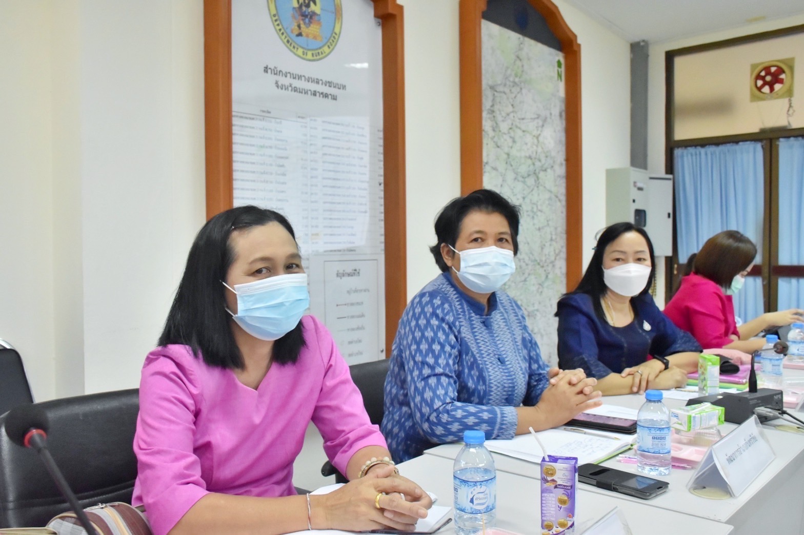 พช.มหาสารคาม ร่วมกับ สำนักงานจังหวัด เกษตรจังหวัด มหาวิทยาลัยมหาสารคาม ประชุมทีมขับเคลื่อนการดำเนินงาน ศจพ.จ.มหาสารคาม (มิติด้านรายได้)