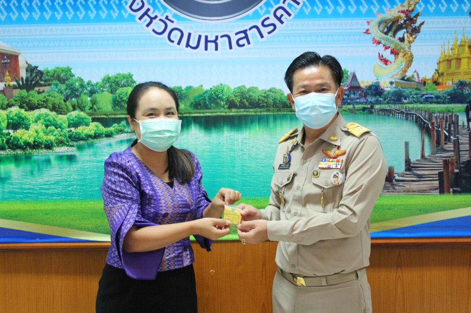 พช.มหาสารคามประชุมการจัดงานกาชาดและมหกรรมมหาสารคามเมืองแห่งสินค้าดี ก้าวสู่สากล ประจำปี ๒๕๖๕ และการประกวดผ้าลายพระราชทาน ผ้าขิดลายนารีรัตนราชกัญญา