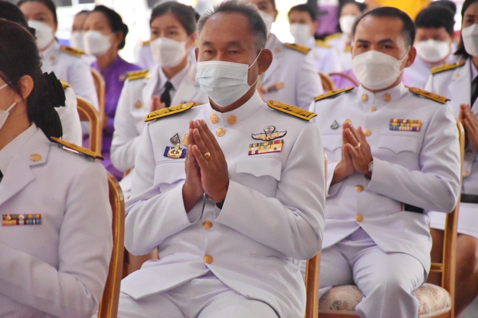 พช.มหาสารคาม ร่วมพิธีทำบุญตักบาตรถวายพระราชกุศลสมเด็จพระนางเจ้าฯ พระบรมราชินี เนื่องในโอกาสวันเฉลิมพระชนมพรรษา 3 มิถุนายน 2565