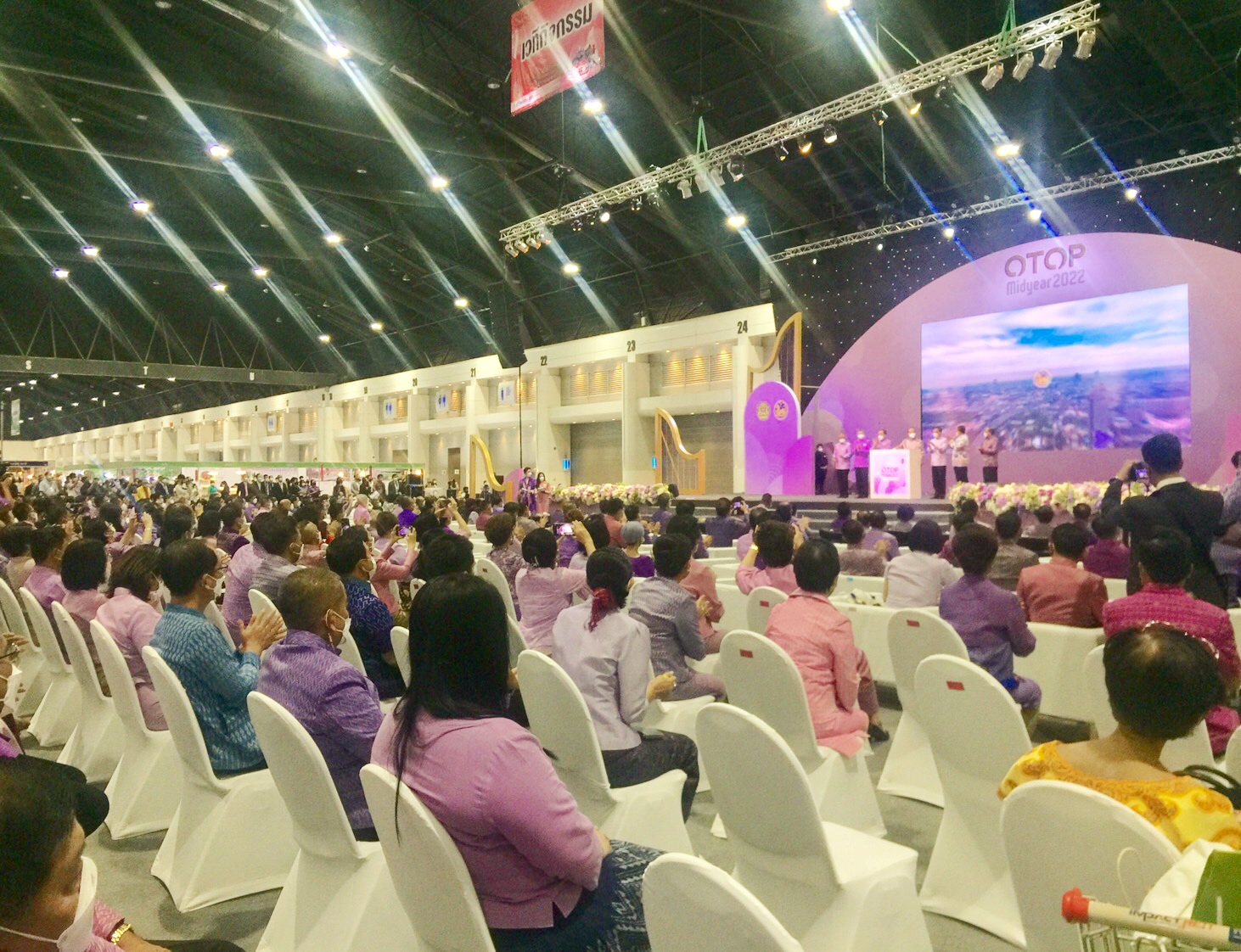จังหวัดมหาสารคาม ร่วมพิธีเปิดงาน OTOP Midyear 2022 “สุขช้อป สุขใจ สุขทั่วไทยรวมไว้ในที่เดียว” พร้อมเยี่ยมให้กำลังใจและอุดหนุนผู้ประกอบการจังหวัดมหาสารคาม