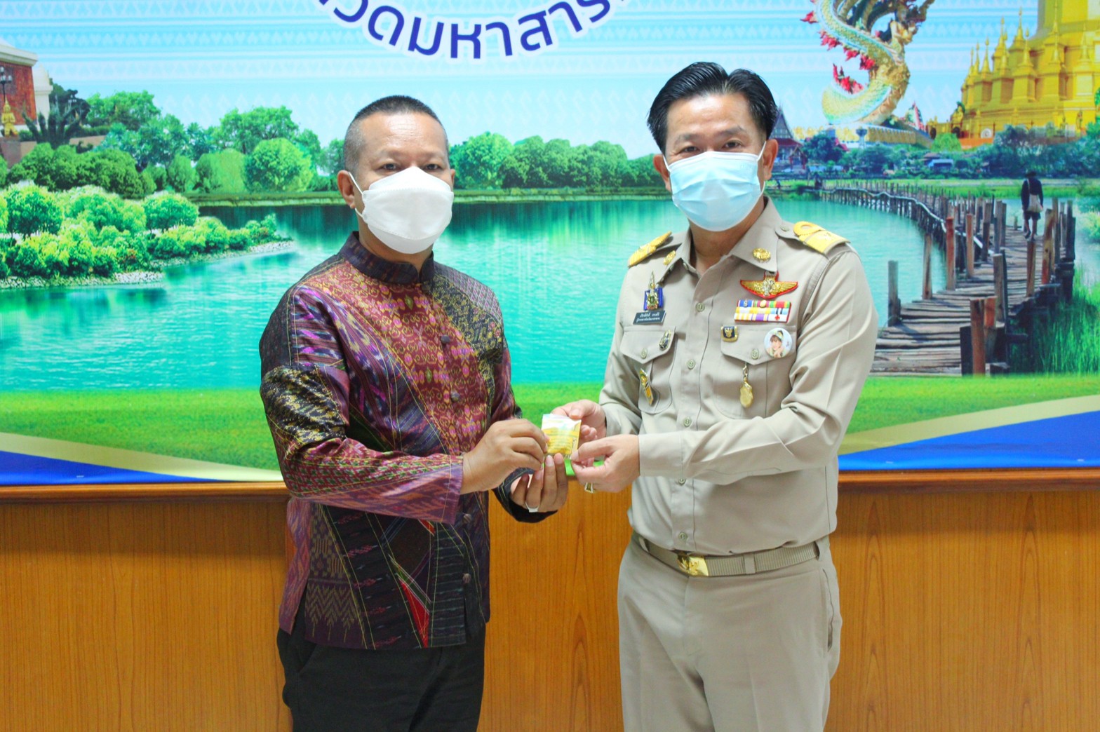 พช.มหาสารคามประชุมการจัดงานกาชาดและมหกรรมมหาสารคามเมืองแห่งสินค้าดี ก้าวสู่สากล ประจำปี ๒๕๖๕ และการประกวดผ้าลายพระราชทาน ผ้าขิดลายนารีรัตนราชกัญญา