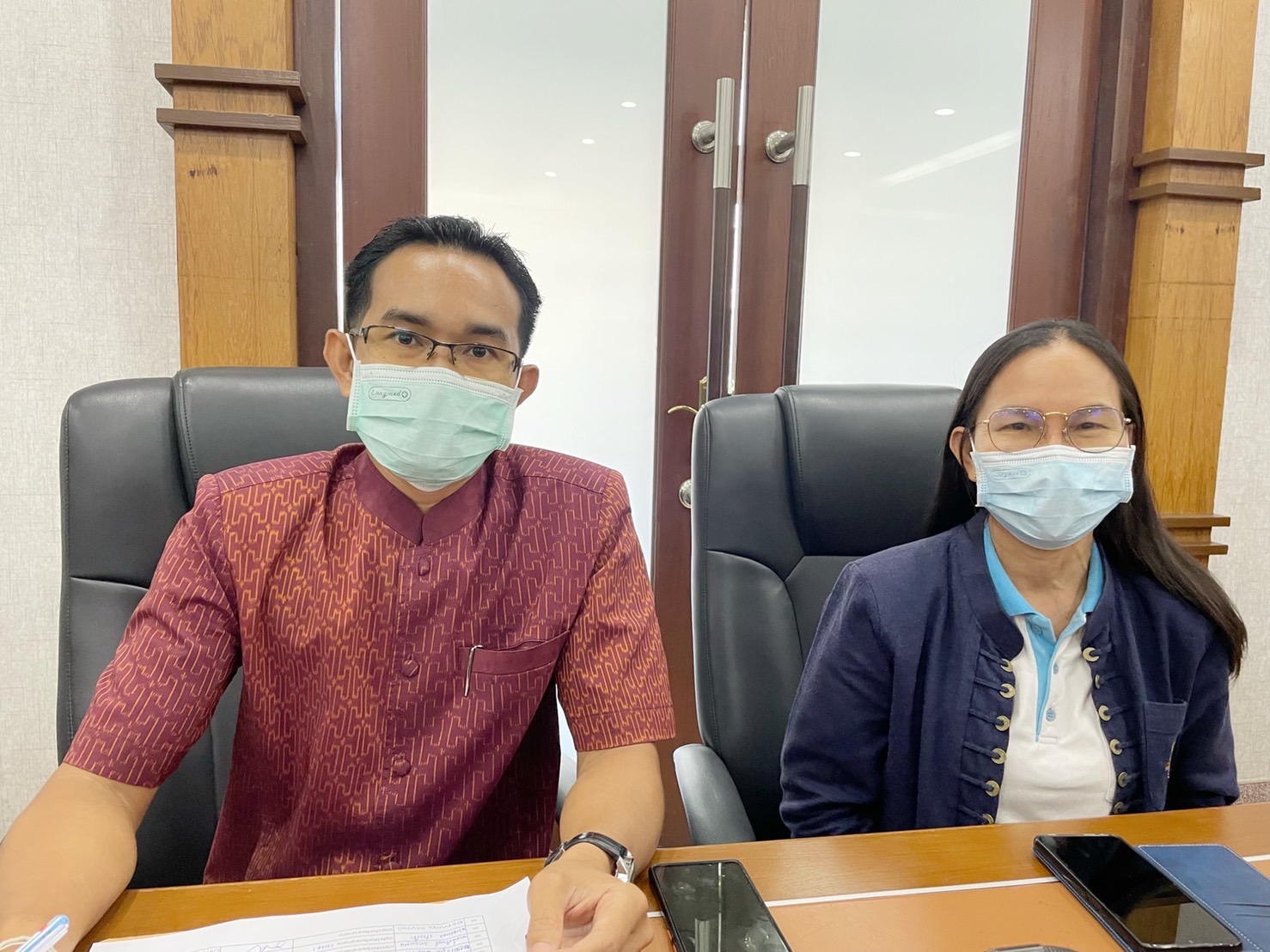 ผู้ว่าราชการจังหวัดมหาสารคาม นำทีมประชุมคณะกรรมการบริหารศูนย์อำนวยการขจัดความยากจนและพัฒนาคนทุกช่วงวัยอย่างยั่งยืนตามหลักปรัชญาของเศรษฐกิจพอเพียงจังหวัดมหาสารคาม (คจพ.จ) ครั้งที่ 4/2565 พร้อมผนึกกำลังขับเคลื่อนขจัดจนเพื่อคนมหาสารคาม