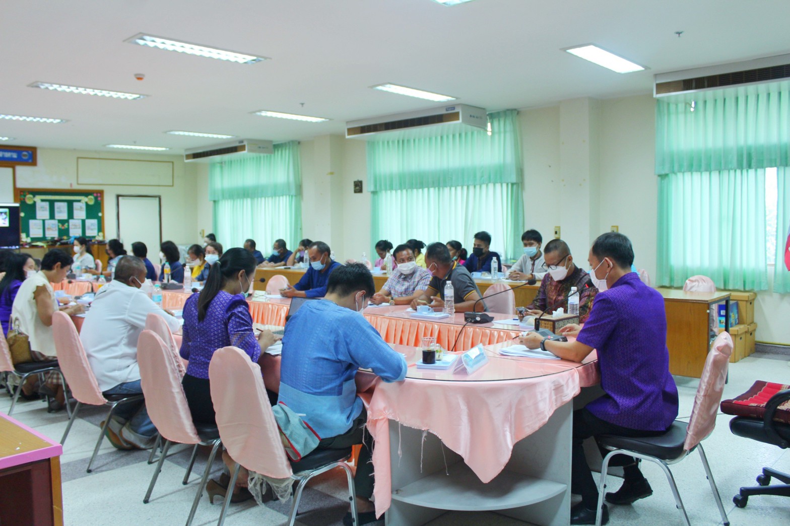 พช.มหาสารคามประชุมการจัดงานกาชาดและมหกรรมมหาสารคามเมืองแห่งสินค้าดี ก้าวสู่สากล ประจำปี ๒๕๖๕ และการประกวดผ้าลายพระราชทาน ผ้าขิดลายนารีรัตนราชกัญญา