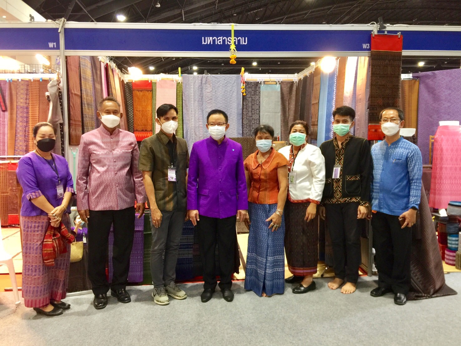 จังหวัดมหาสารคาม ร่วมพิธีเปิดงาน OTOP Midyear 2022 “สุขช้อป สุขใจ สุขทั่วไทยรวมไว้ในที่เดียว” พร้อมเยี่ยมให้กำลังใจและอุดหนุนผู้ประกอบการจังหวัดมหาสารคาม