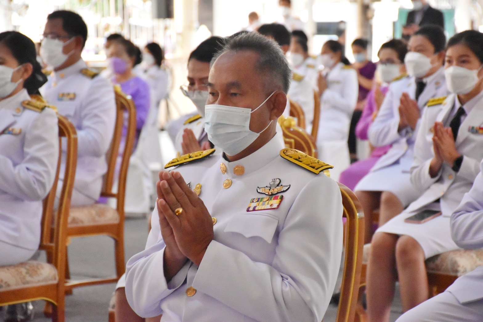 พช.มหาสารคาม ร่วมพิธีทำบุญตักบาตรถวายพระราชกุศลสมเด็จพระนางเจ้าฯ พระบรมราชินี เนื่องในโอกาสวันเฉลิมพระชนมพรรษา 3 มิถุนายน 2565