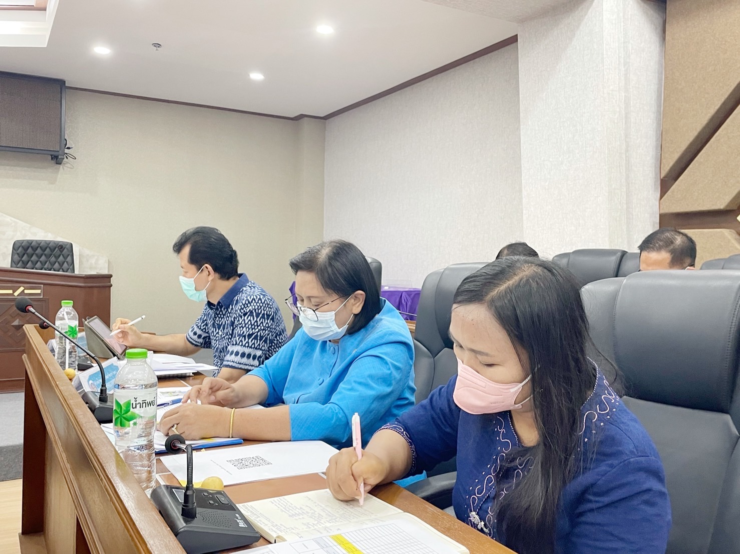 ผู้ว่าราชการจังหวัดมหาสารคาม นำทีมประชุมคณะกรรมการบริหารศูนย์อำนวยการขจัดความยากจนและพัฒนาคนทุกช่วงวัยอย่างยั่งยืนตามหลักปรัชญาของเศรษฐกิจพอเพียงจังหวัดมหาสารคาม (คจพ.จ) ครั้งที่ 4/2565 พร้อมผนึกกำลังขับเคลื่อนขจัดจนเพื่อคนมหาสารคาม
