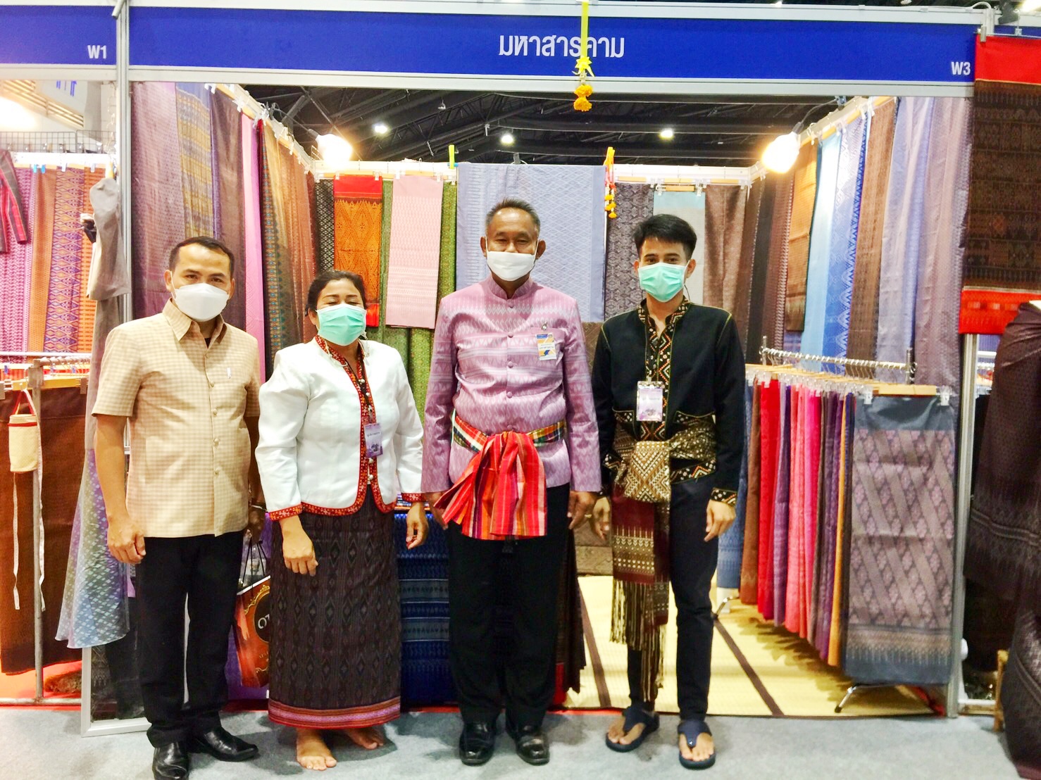 จังหวัดมหาสารคาม ร่วมพิธีเปิดงาน OTOP Midyear 2022 “สุขช้อป สุขใจ สุขทั่วไทยรวมไว้ในที่เดียว” พร้อมเยี่ยมให้กำลังใจและอุดหนุนผู้ประกอบการจังหวัดมหาสารคาม