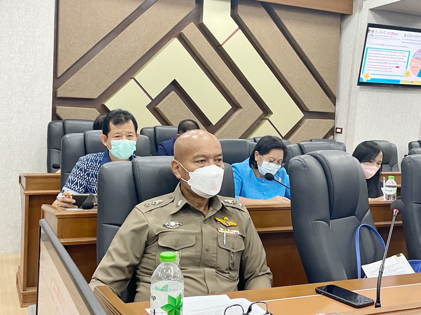 ผู้ว่าราชการจังหวัดมหาสารคาม นำทีมประชุมคณะกรรมการบริหารศูนย์อำนวยการขจัดความยากจนและพัฒนาคนทุกช่วงวัยอย่างยั่งยืนตามหลักปรัชญาของเศรษฐกิจพอเพียงจังหวัดมหาสารคาม (คจพ.จ) ครั้งที่ 4/2565 พร้อมผนึกกำลังขับเคลื่อนขจัดจนเพื่อคนมหาสารคาม