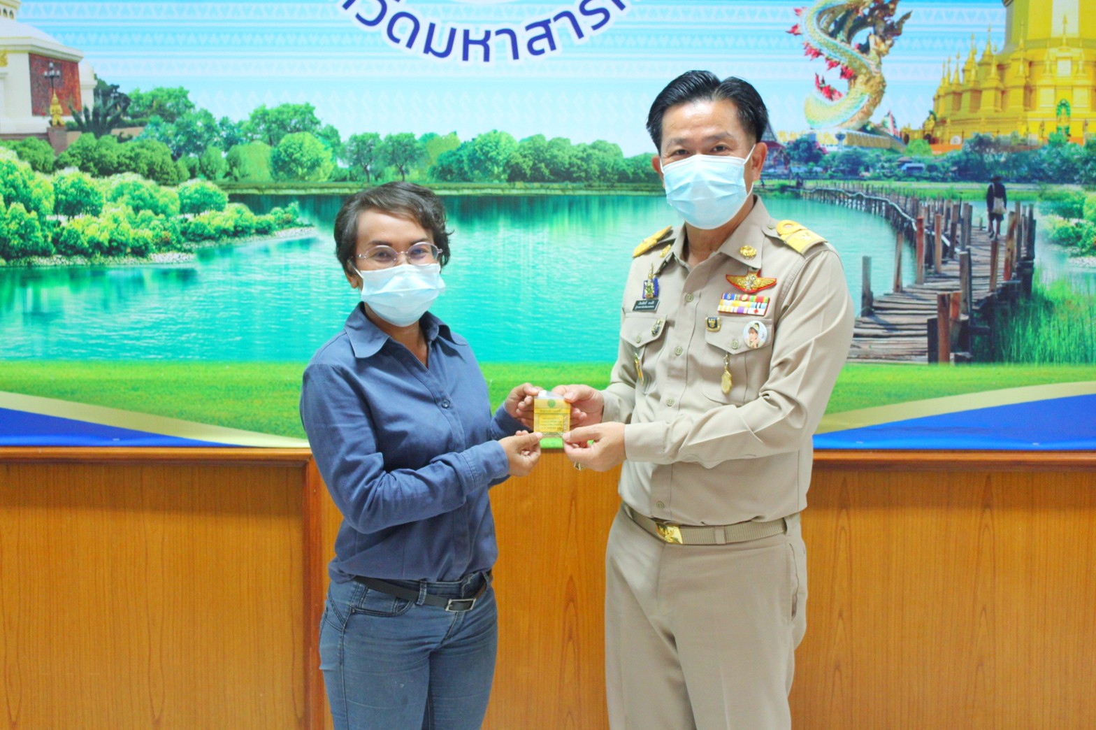 พช.มหาสารคามประชุมการจัดงานกาชาดและมหกรรมมหาสารคามเมืองแห่งสินค้าดี ก้าวสู่สากล ประจำปี ๒๕๖๕ และการประกวดผ้าลายพระราชทาน ผ้าขิดลายนารีรัตนราชกัญญา
