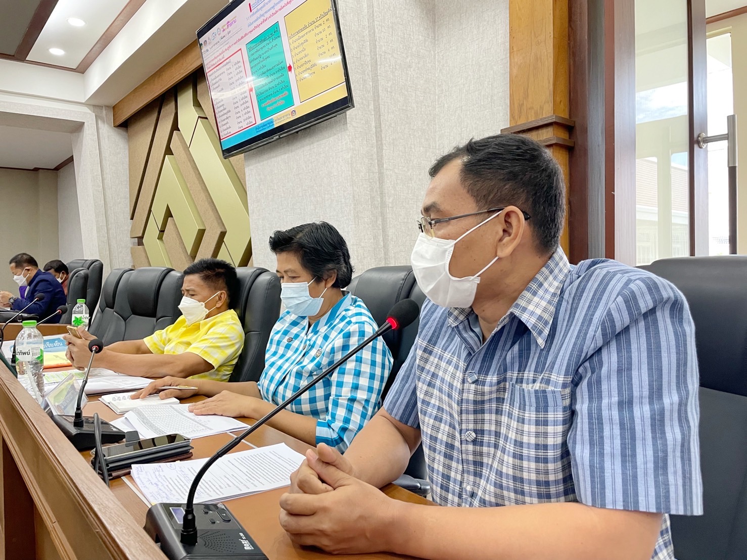 ผู้ว่าราชการจังหวัดมหาสารคาม นำทีมประชุมคณะกรรมการบริหารศูนย์อำนวยการขจัดความยากจนและพัฒนาคนทุกช่วงวัยอย่างยั่งยืนตามหลักปรัชญาของเศรษฐกิจพอเพียงจังหวัดมหาสารคาม (คจพ.จ) ครั้งที่ 4/2565 พร้อมผนึกกำลังขับเคลื่อนขจัดจนเพื่อคนมหาสารคาม