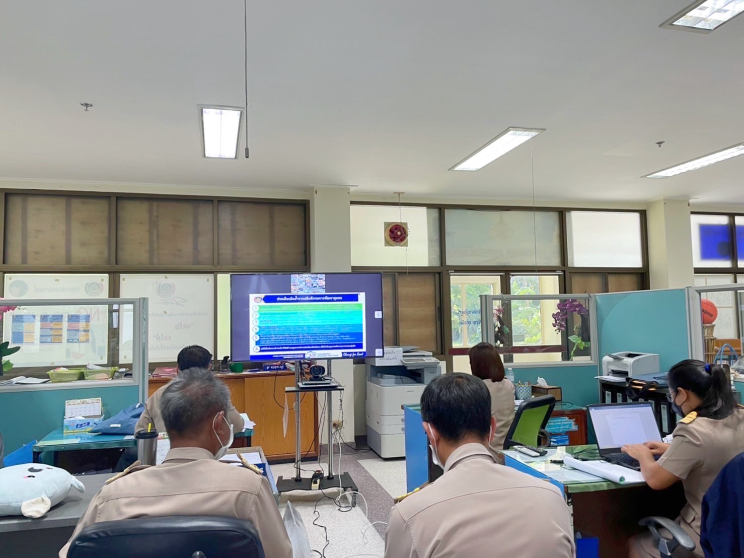 พช.จังหวัดมหาสารคาม ร่วมรับฟังการมอบนโยบายการพัฒนากองทุนชุมชน ประจำปีงบประมาณ พ.ศ. 2565 ของผู้บริหาร ผ่านระบบวีดิทัศน์ทางไกล (Video Conference)