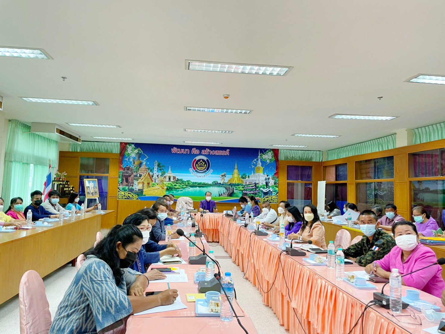 พช.มหาสารคามประชุมการจัดงานกาชาดและมหกรรมมหาสารคามเมืองแห่งสินค้าดี ก้าวสู่สากล ประจำปี ๒๕๖๕ และการประกวดผ้าลายพระราชทาน ผ้าขิดลายนารีรัตนราชกัญญา