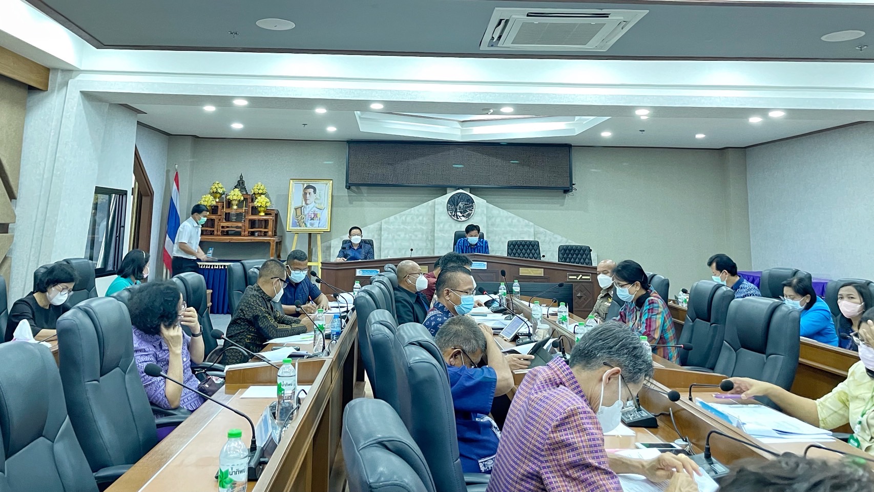 ผู้ว่าราชการจังหวัดมหาสารคาม นำทีมประชุมคณะกรรมการบริหารศูนย์อำนวยการขจัดความยากจนและพัฒนาคนทุกช่วงวัยอย่างยั่งยืนตามหลักปรัชญาของเศรษฐกิจพอเพียงจังหวัดมหาสารคาม (คจพ.จ) ครั้งที่ 4/2565 พร้อมผนึกกำลังขับเคลื่อนขจัดจนเพื่อคนมหาสารคาม