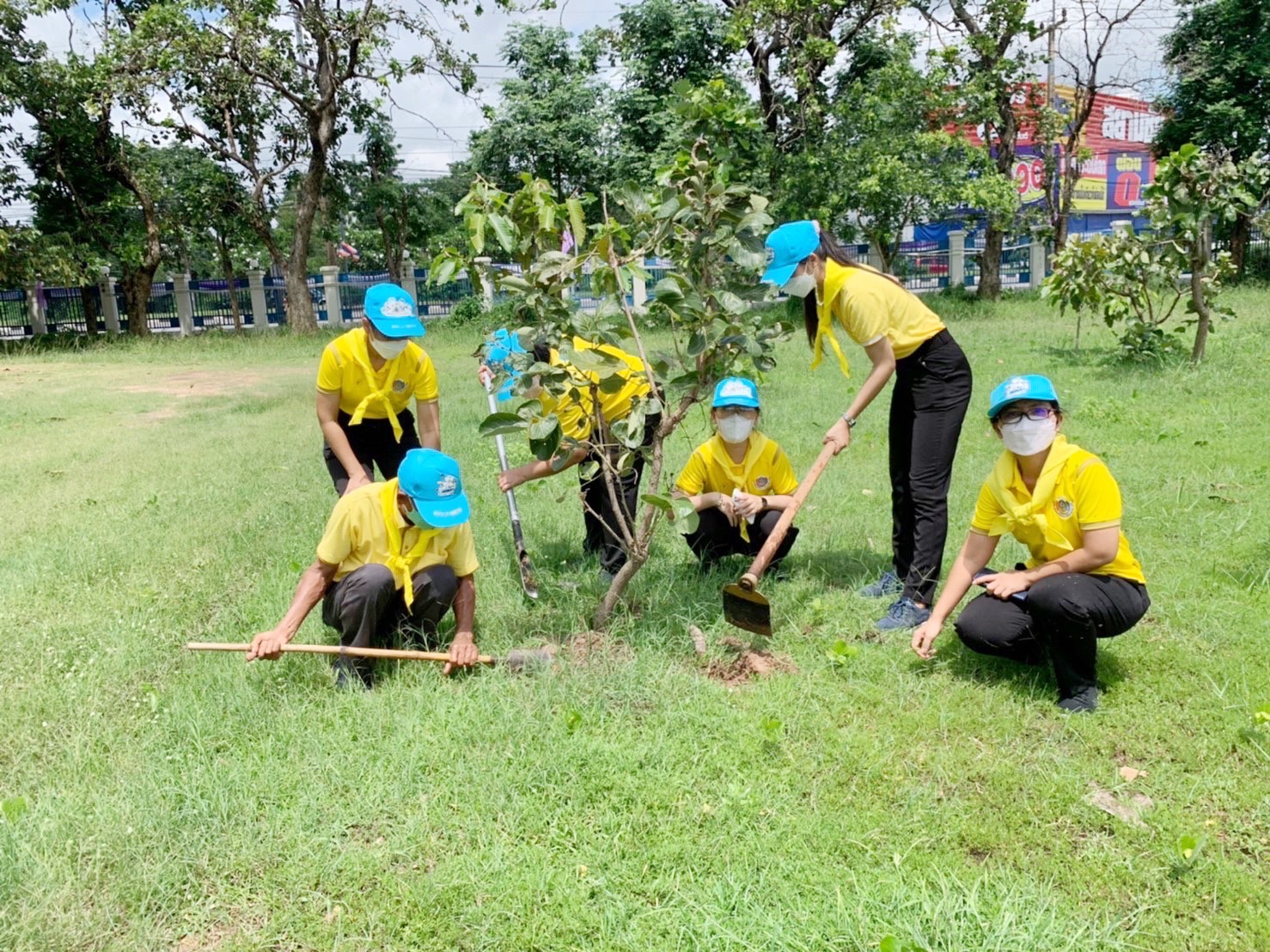 พช.มหาสารคาม ร่วมกิจกรรมจิตอาสาเฉลิมพระเกียรติสมเด็จพระนางเจ้าฯ พระบรมราชินี เนื่องในโอกาสวันเฉลิมพระชนมพรรษา 3 มิถุนายน 2565