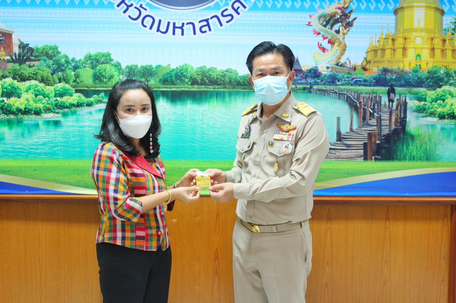 พช.มหาสารคามประชุมการจัดงานกาชาดและมหกรรมมหาสารคามเมืองแห่งสินค้าดี ก้าวสู่สากล ประจำปี ๒๕๖๕ และการประกวดผ้าลายพระราชทาน ผ้าขิดลายนารีรัตนราชกัญญา