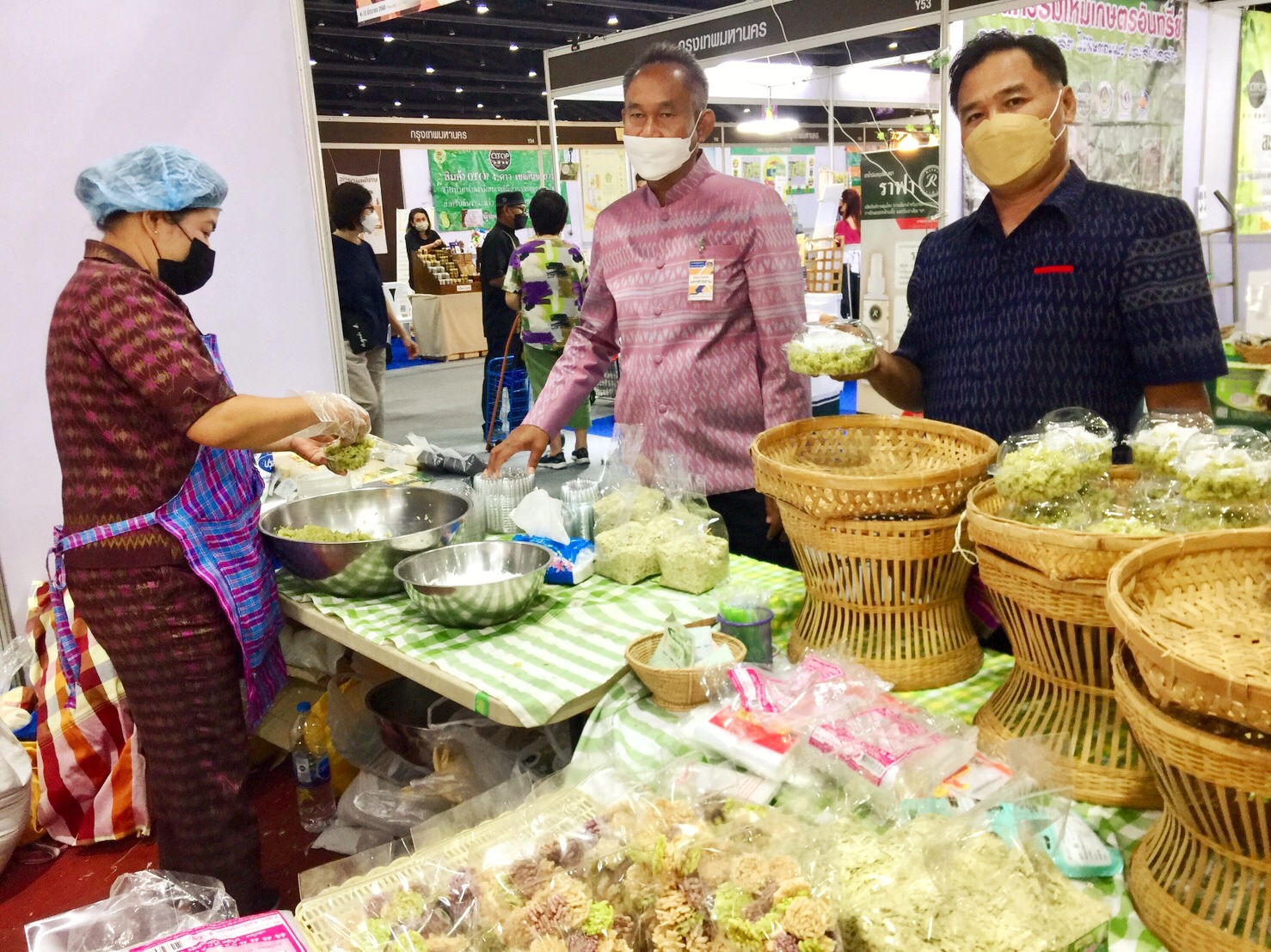 จังหวัดมหาสารคาม ร่วมพิธีเปิดงาน OTOP Midyear 2022 “สุขช้อป สุขใจ สุขทั่วไทยรวมไว้ในที่เดียว” พร้อมเยี่ยมให้กำลังใจและอุดหนุนผู้ประกอบการจังหวัดมหาสารคาม