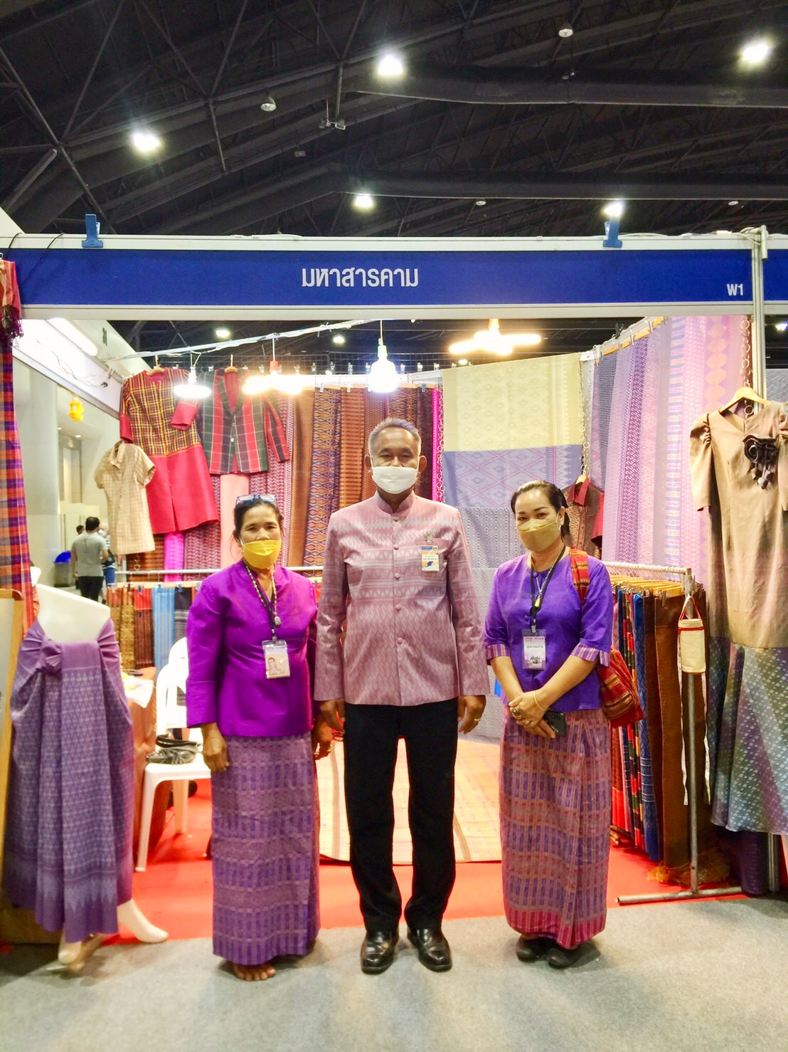 จังหวัดมหาสารคาม ร่วมพิธีเปิดงาน OTOP Midyear 2022 “สุขช้อป สุขใจ สุขทั่วไทยรวมไว้ในที่เดียว” พร้อมเยี่ยมให้กำลังใจและอุดหนุนผู้ประกอบการจังหวัดมหาสารคาม