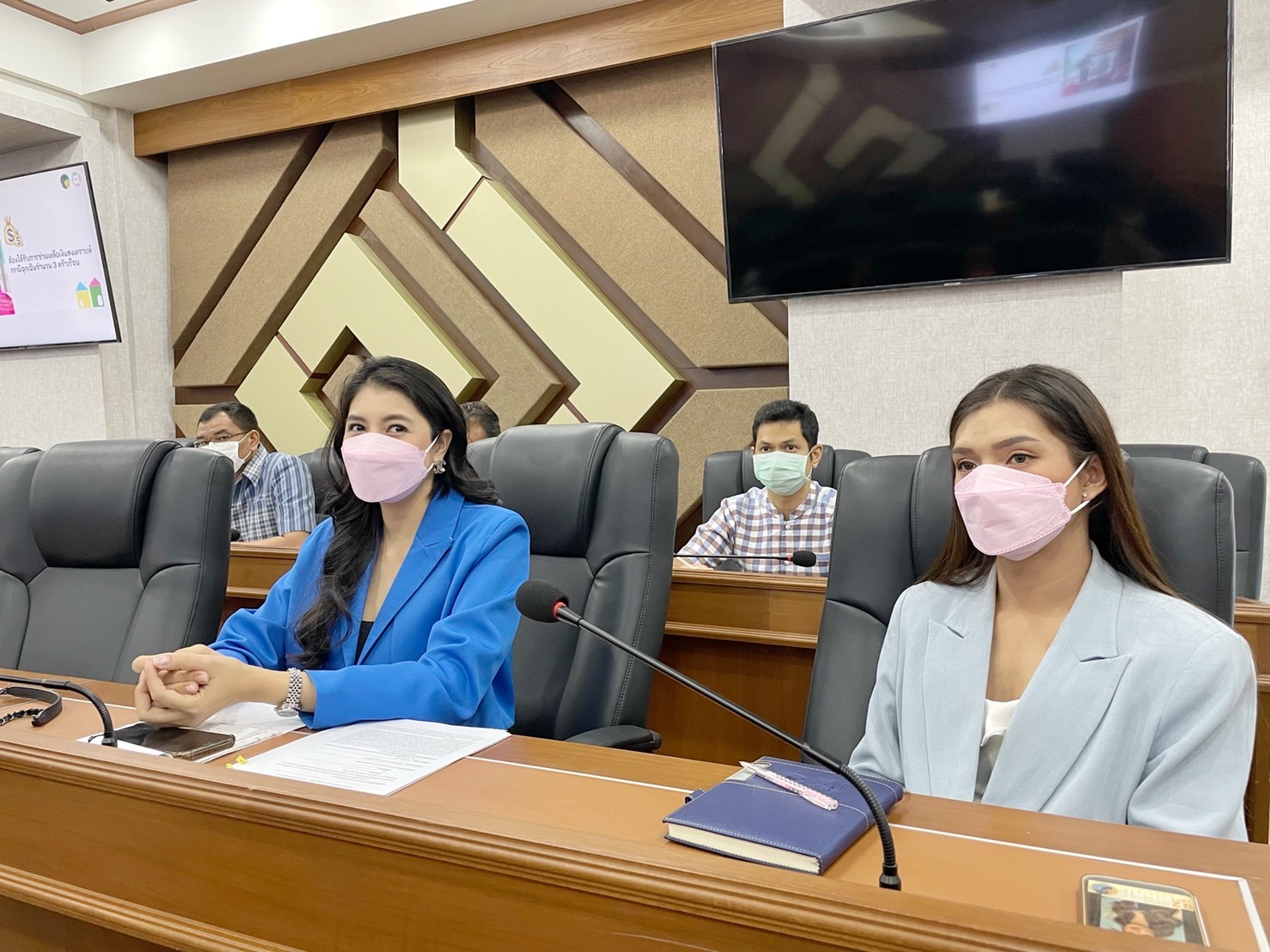 ผู้ว่าราชการจังหวัดมหาสารคาม นำทีมประชุมคณะกรรมการบริหารศูนย์อำนวยการขจัดความยากจนและพัฒนาคนทุกช่วงวัยอย่างยั่งยืนตามหลักปรัชญาของเศรษฐกิจพอเพียงจังหวัดมหาสารคาม (คจพ.จ) ครั้งที่ 4/2565 พร้อมผนึกกำลังขับเคลื่อนขจัดจนเพื่อคนมหาสารคาม
