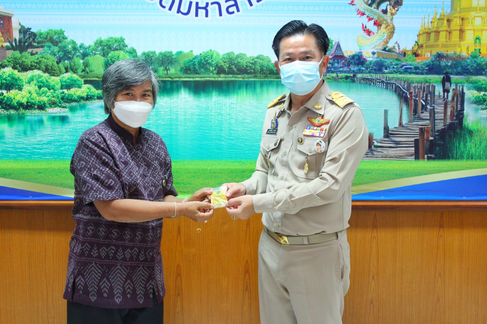 พช.มหาสารคามประชุมการจัดงานกาชาดและมหกรรมมหาสารคามเมืองแห่งสินค้าดี ก้าวสู่สากล ประจำปี ๒๕๖๕ และการประกวดผ้าลายพระราชทาน ผ้าขิดลายนารีรัตนราชกัญญา